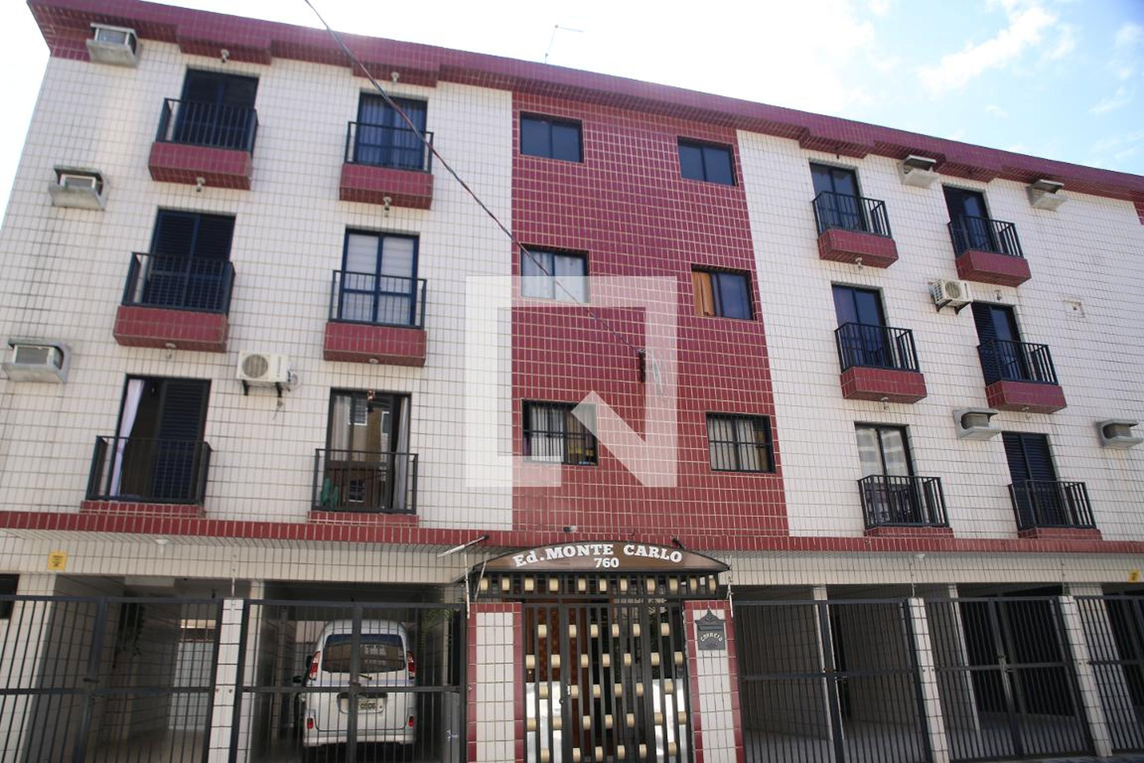 Fachada Condomínio em Rua Jaú, 1-1092