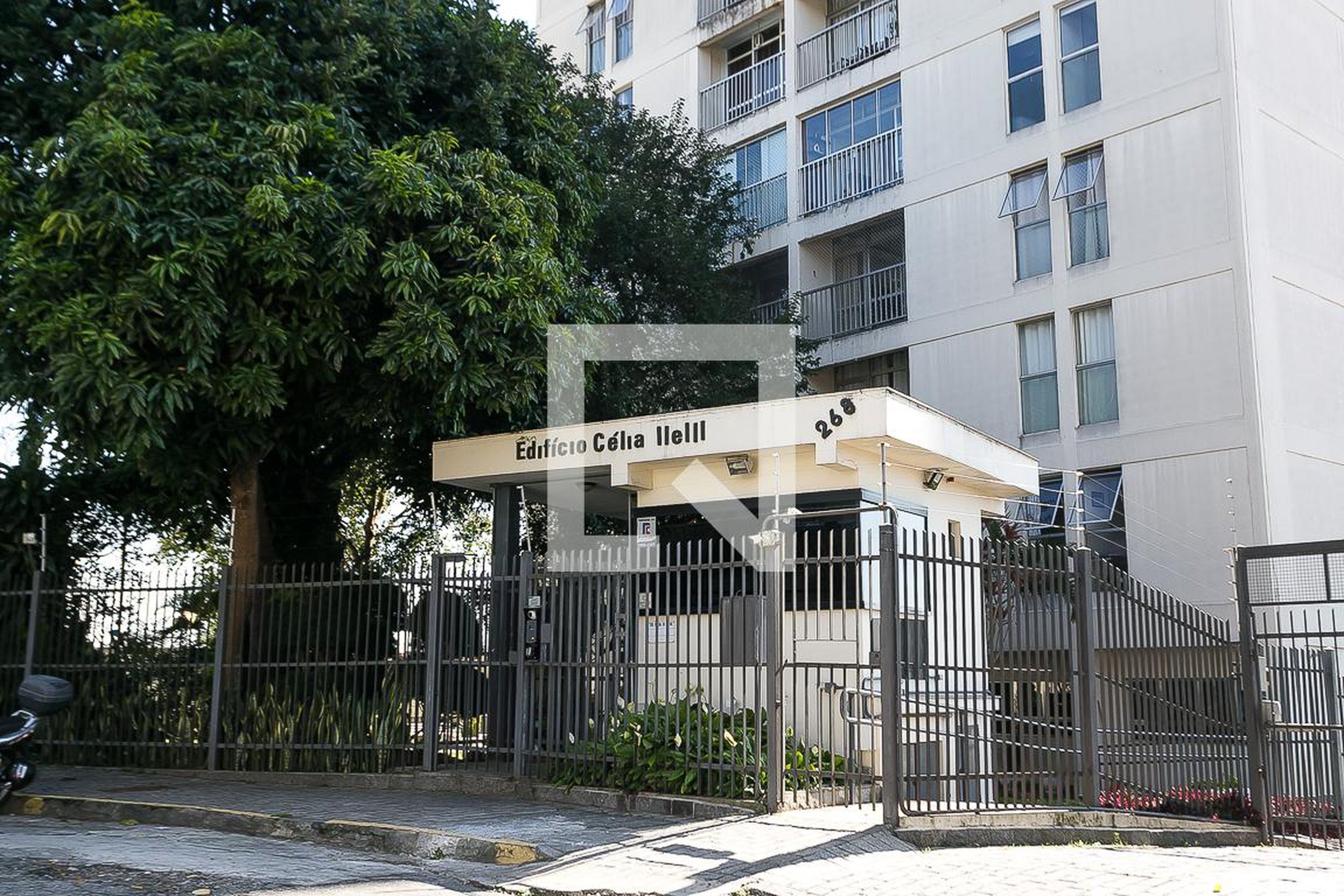 Fachada Condomínio em Rua José de Noronha Ferraz, 293