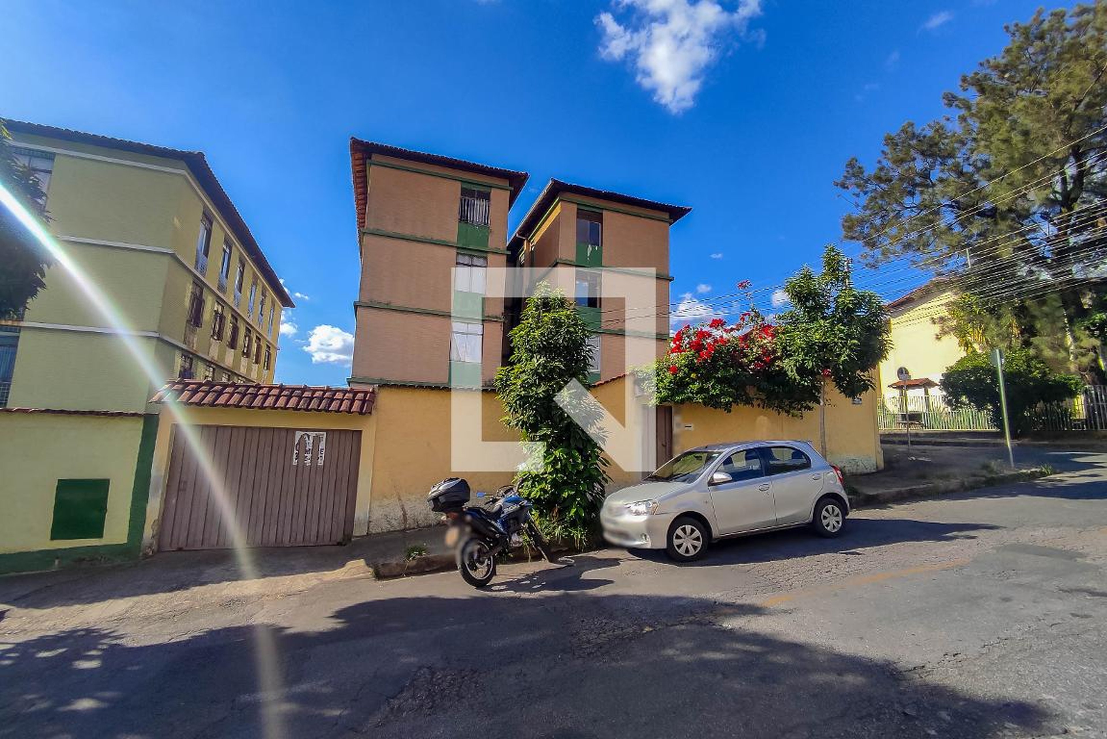 Fachada Condomínio em Rua Padre Tiago de Almeida, 182