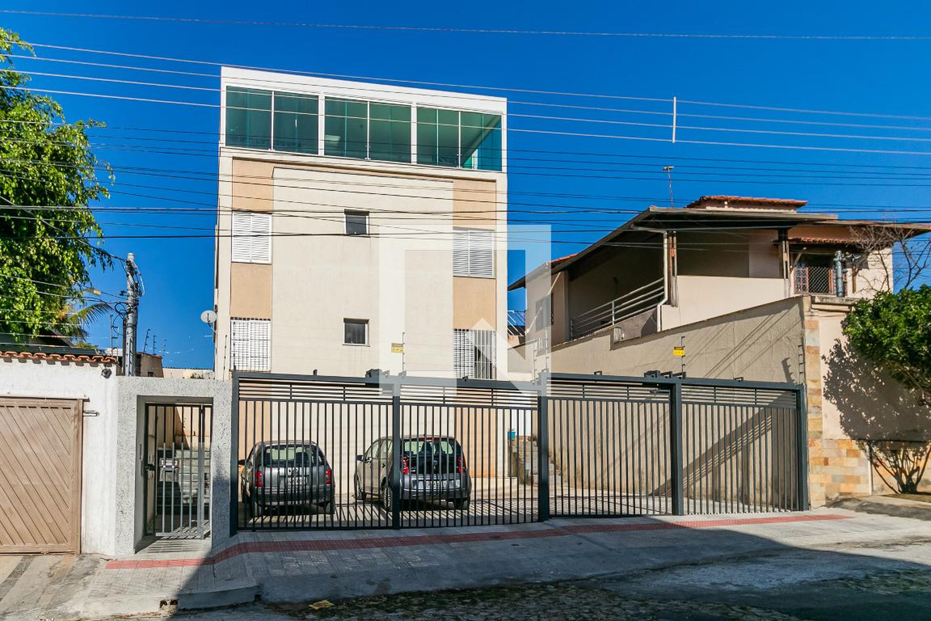 Fachada Condomínio em Rua Júlio Ferreira Pinto, 268