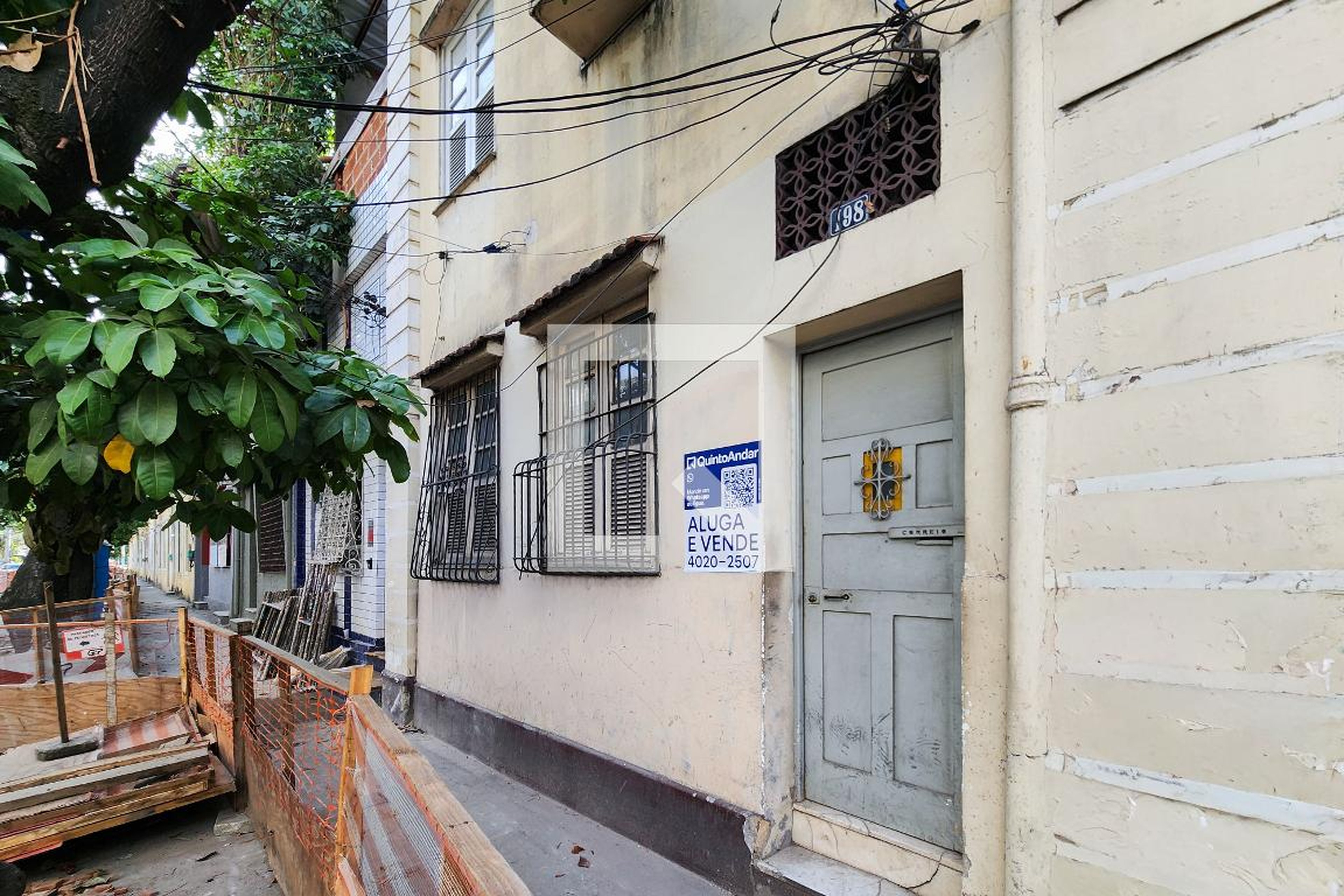 Fachada Condomínio em Rua Maxwell, 198