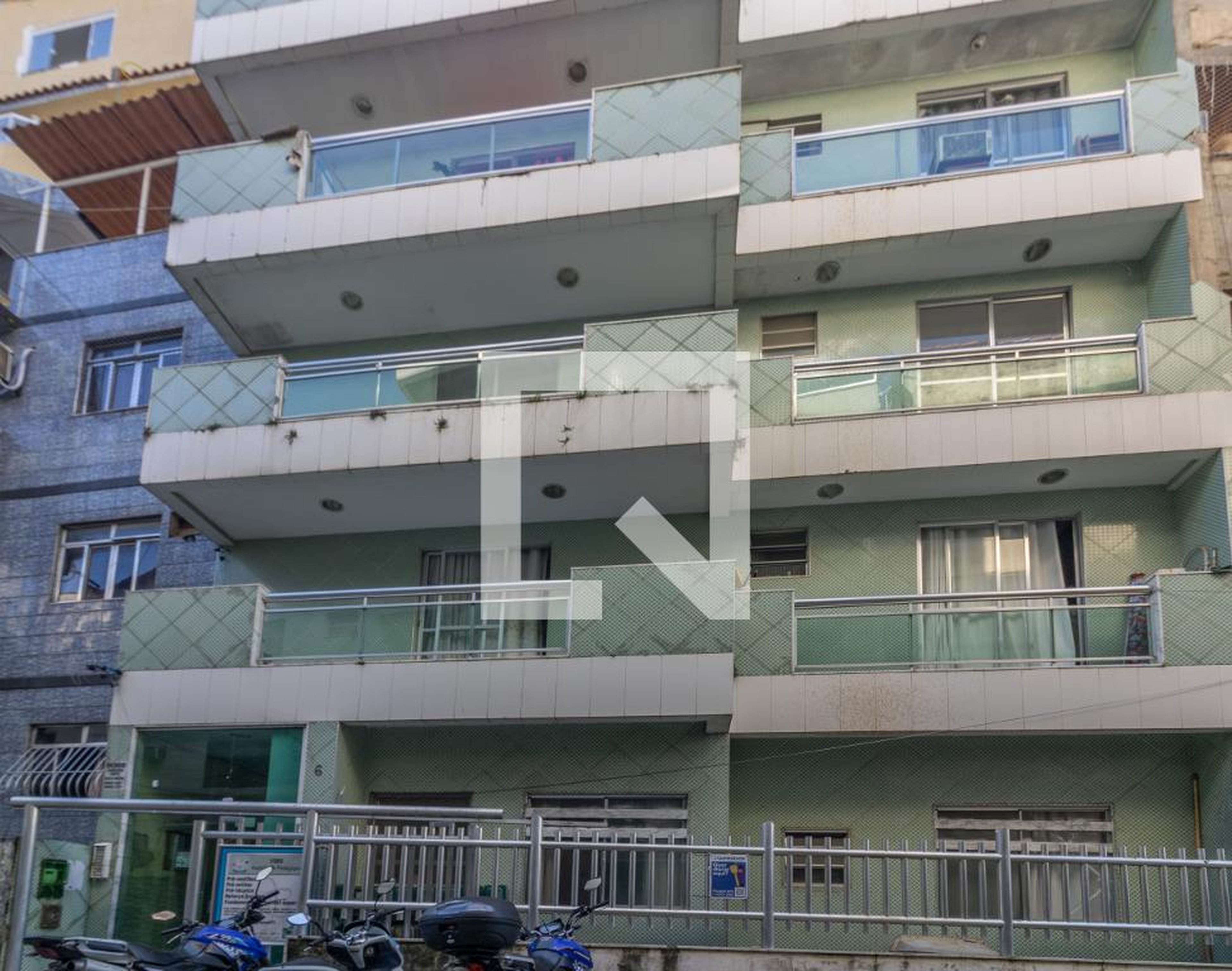 Fachada Condomínio em Rua Treze- Gilka Machado, 06