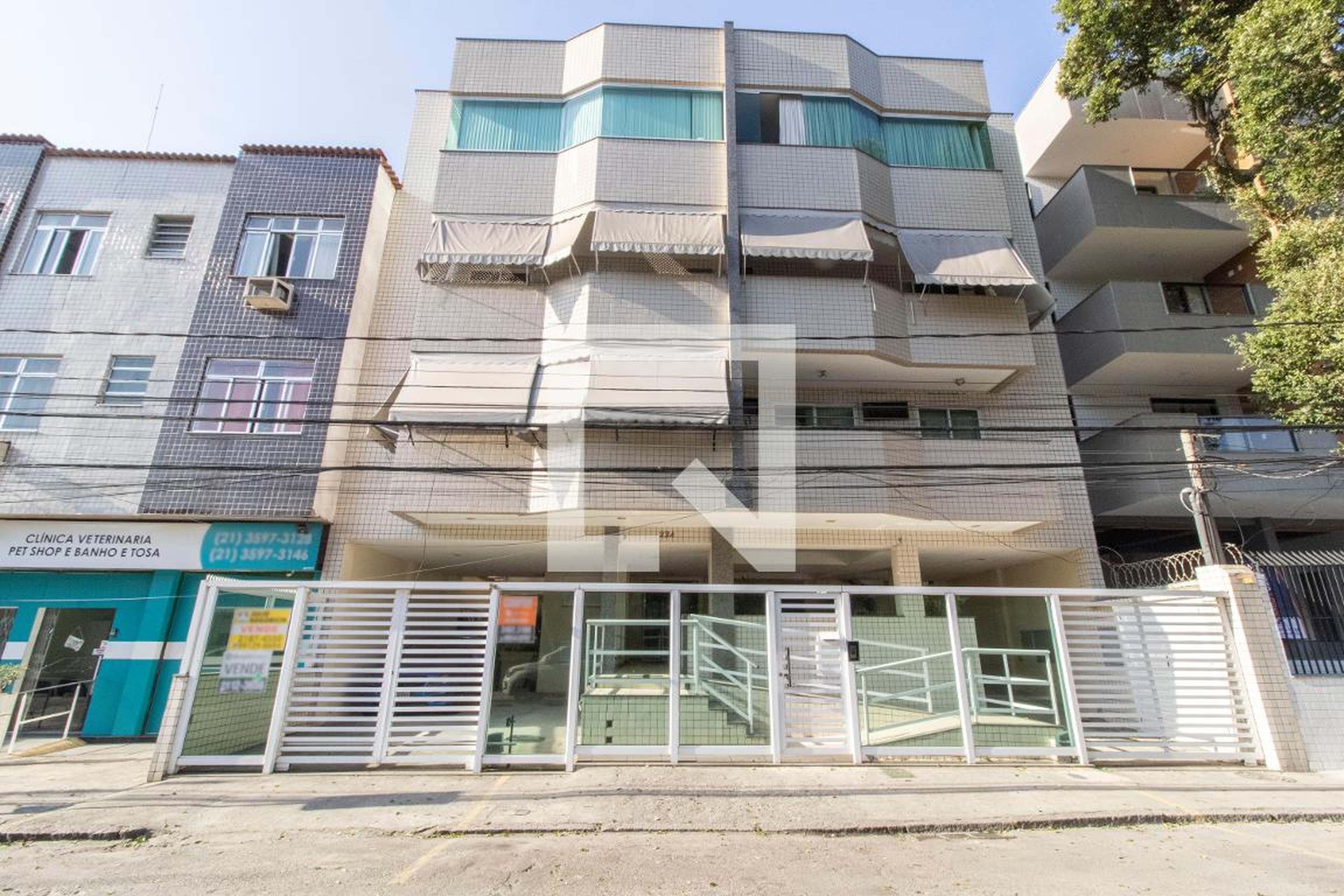 Fachada Condomínio em Rua Fernandes da Fonseca, 224