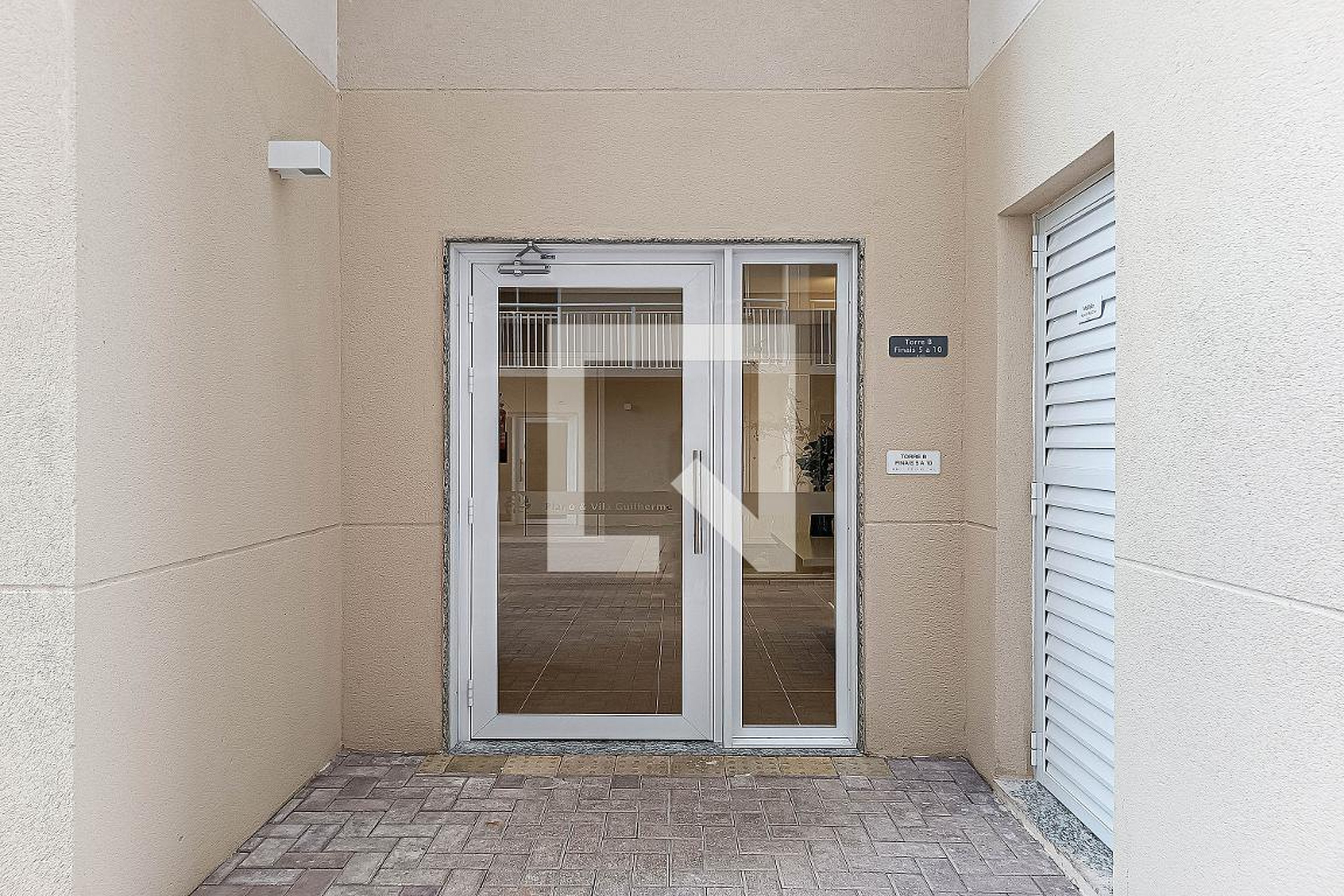 Hall de entrada Condomínio em Rua José Bernardo Pinto, 155