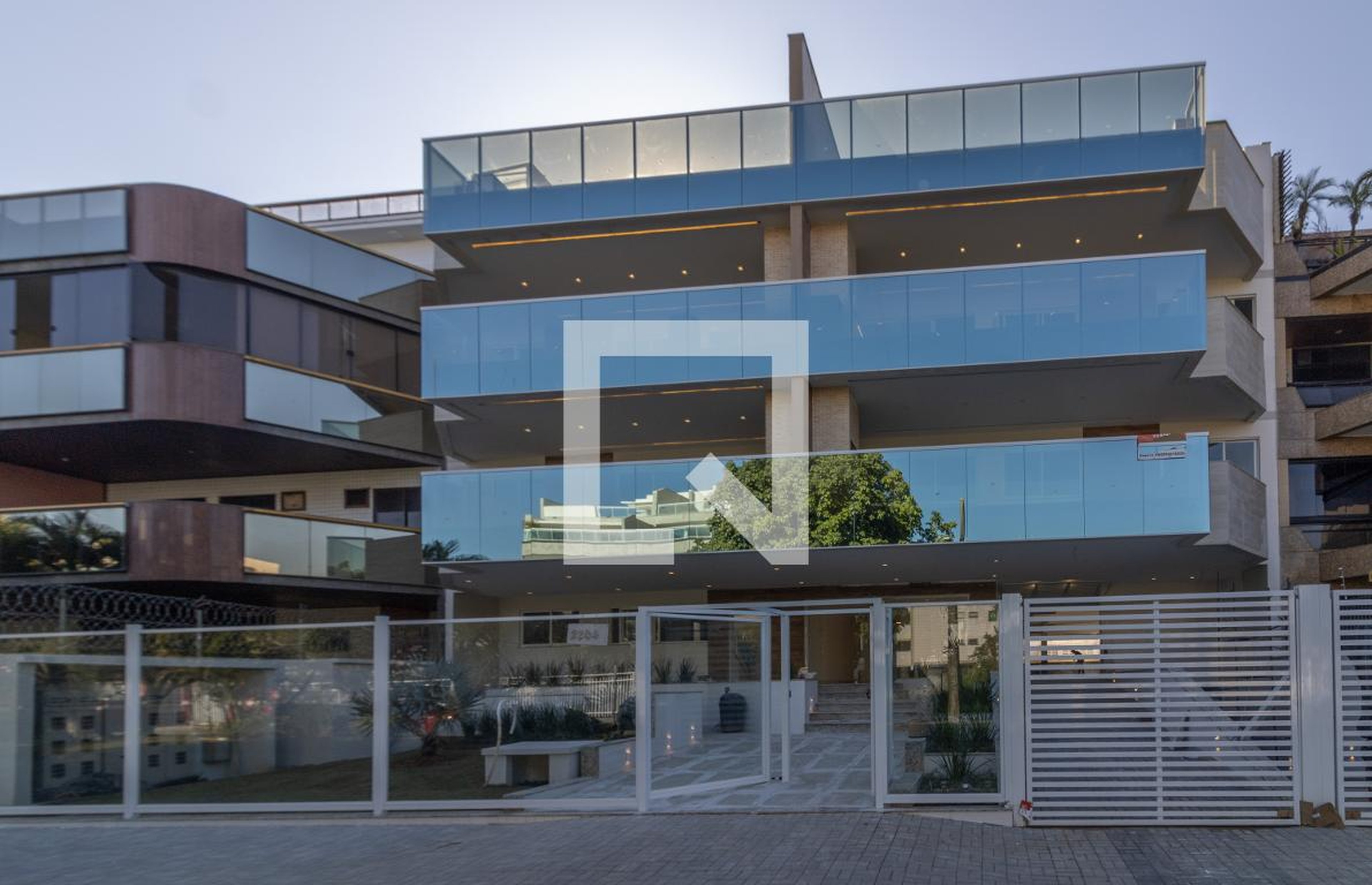 Fachada Condomínio em Avenida Genaro de Carvalho, 2204