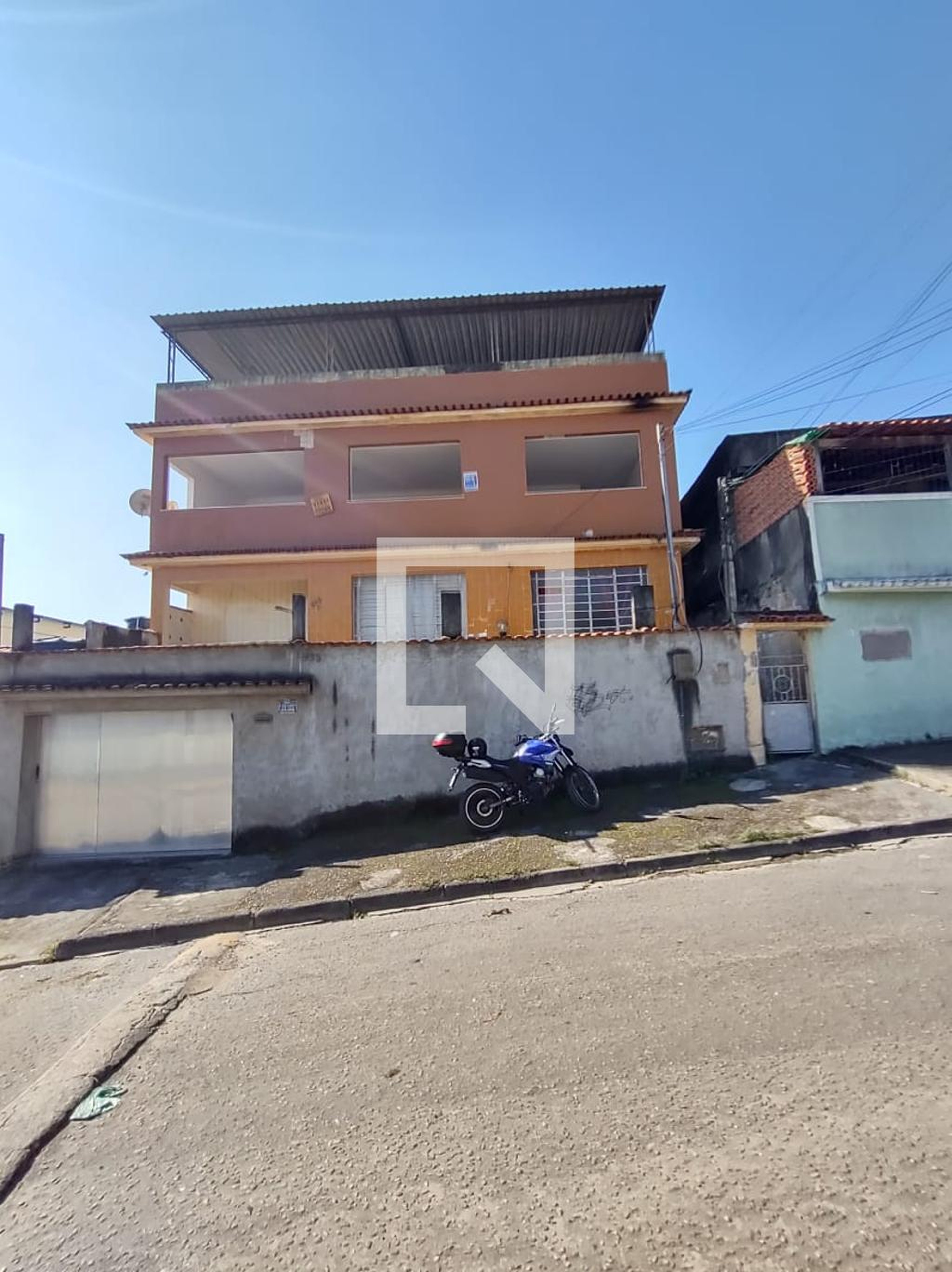 Fachada Condomínio em Rua Tenente Carlos Augusto, 897