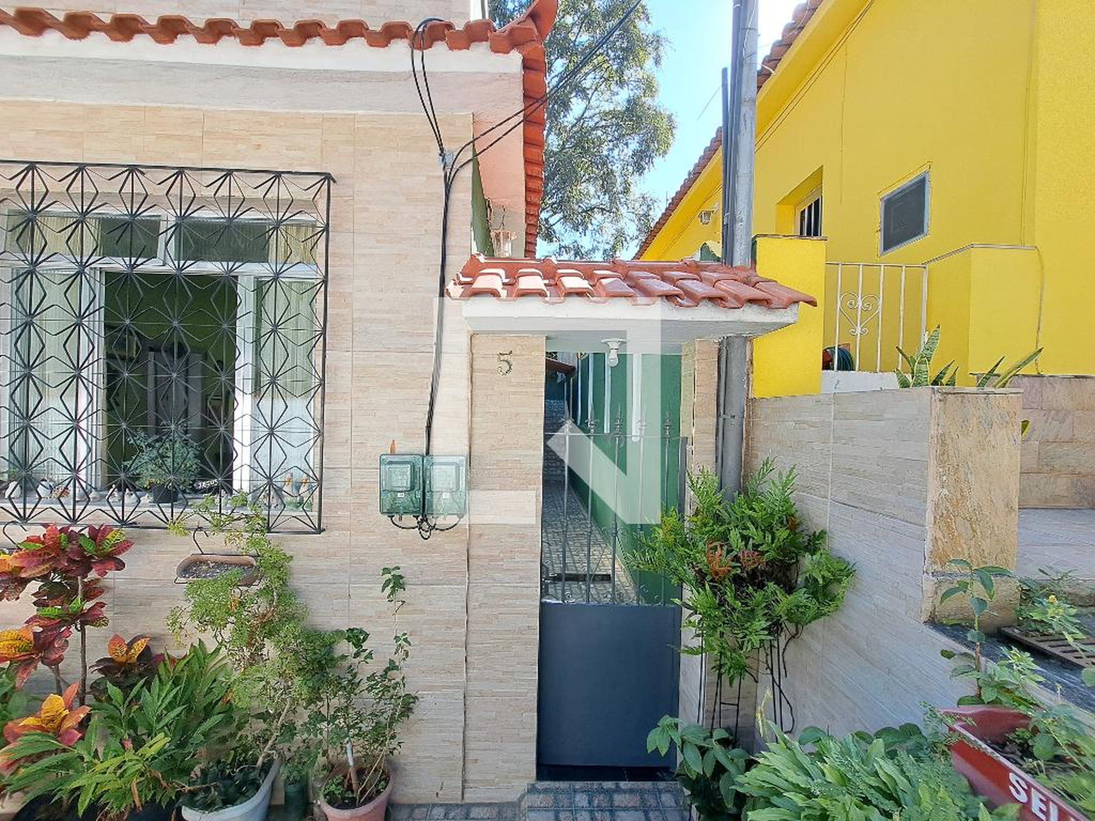 Fachada Condomínio em Rua Elias da Silva, 79