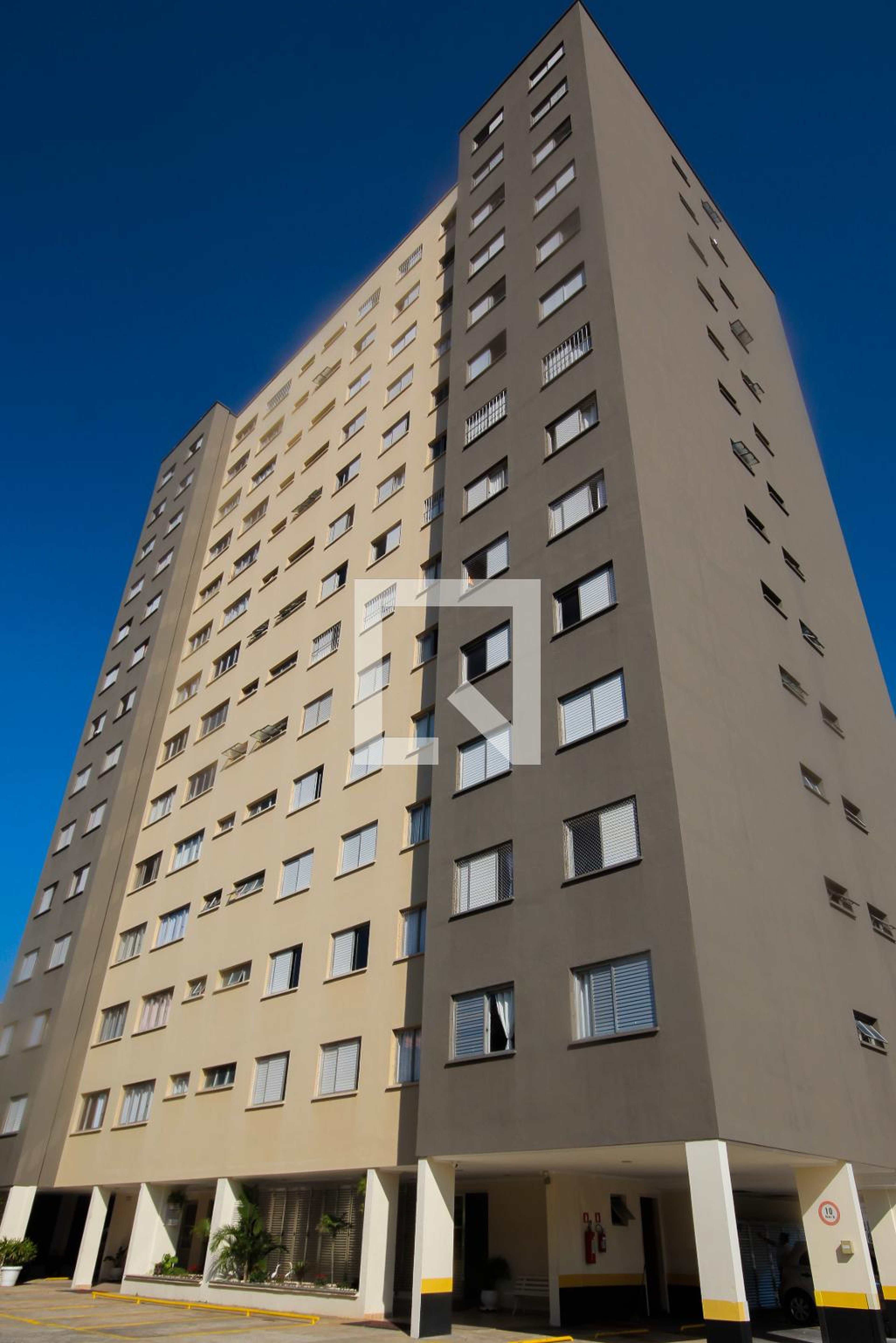 Fachada do Prédio Condomínio Laranjal