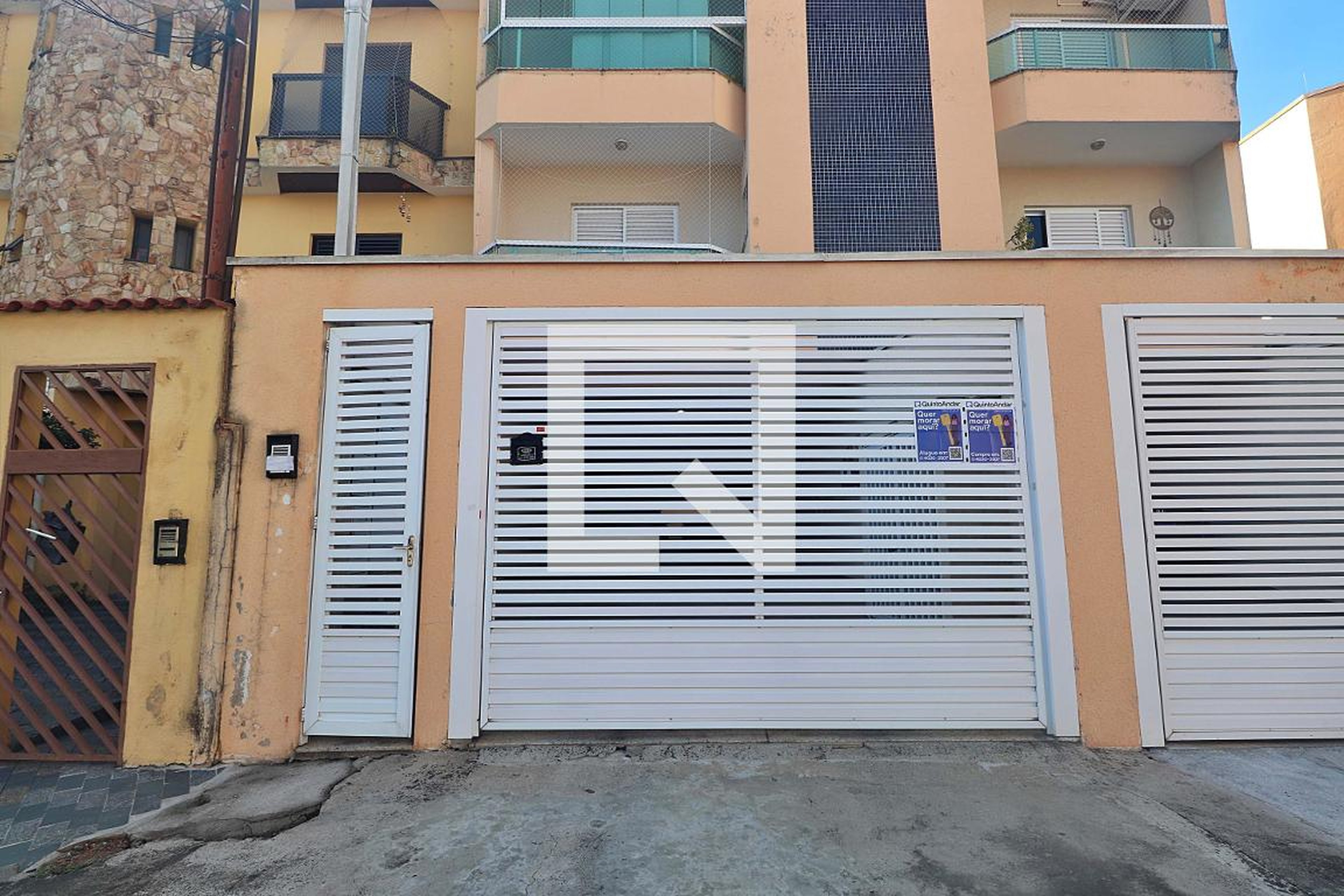 Fachada Condomínio em Rua Apiaí, 860