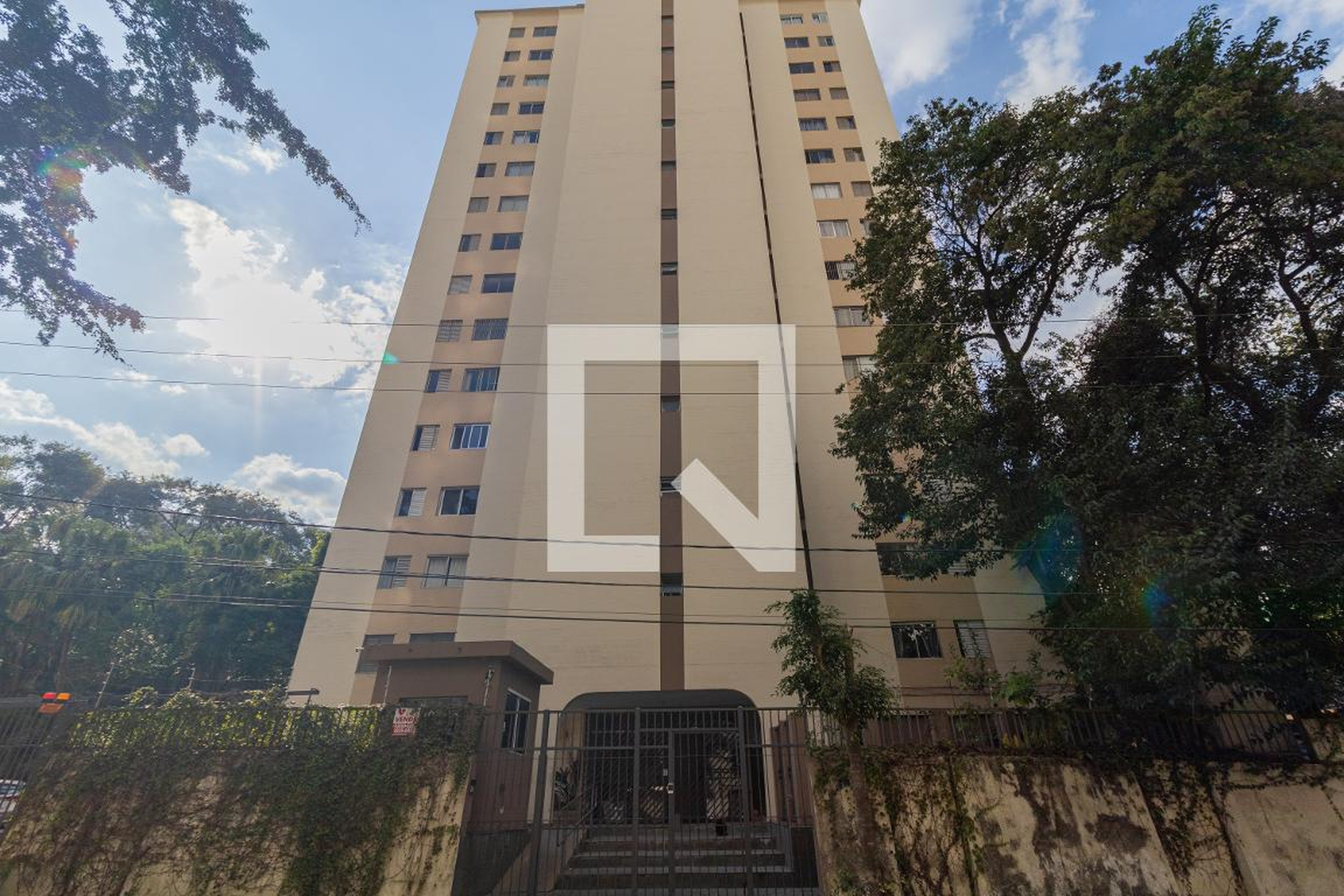 Fachada Condomínio em Rua Dauro Cavallaro, 43