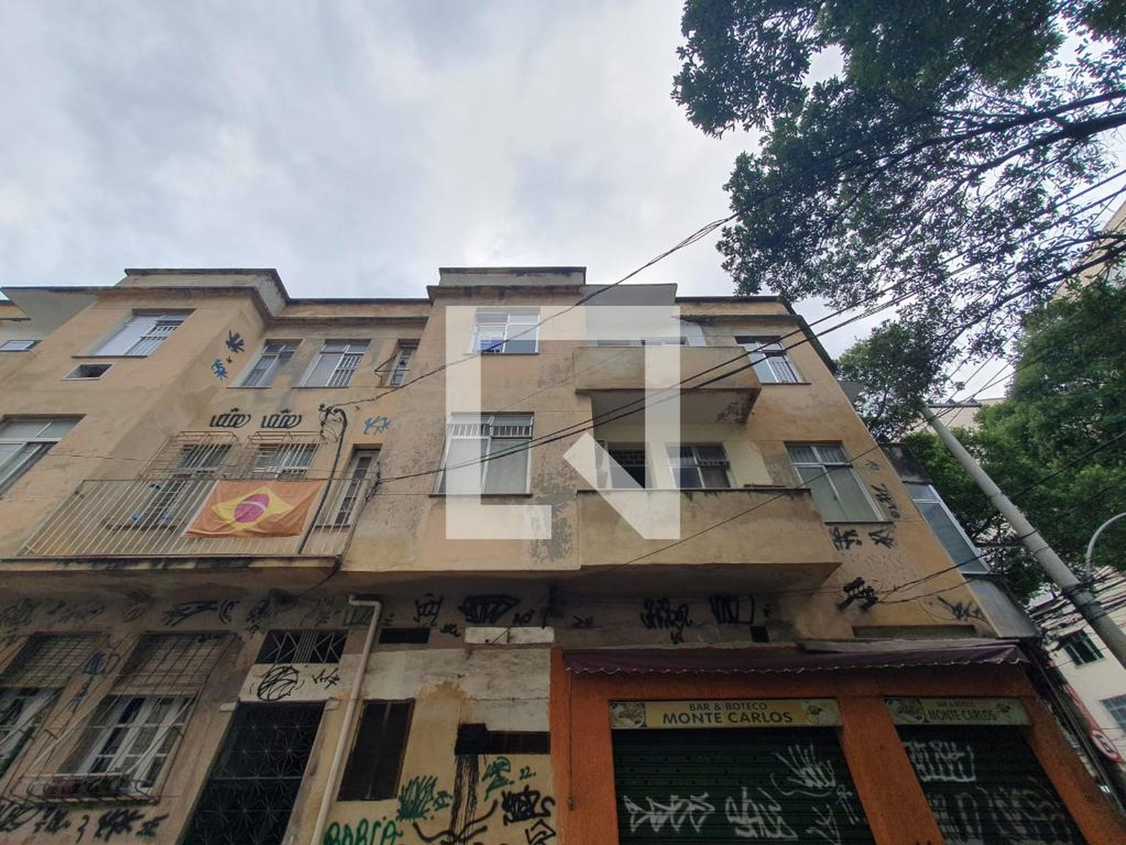 Fachada Condomínio em Rua Caruso, 4