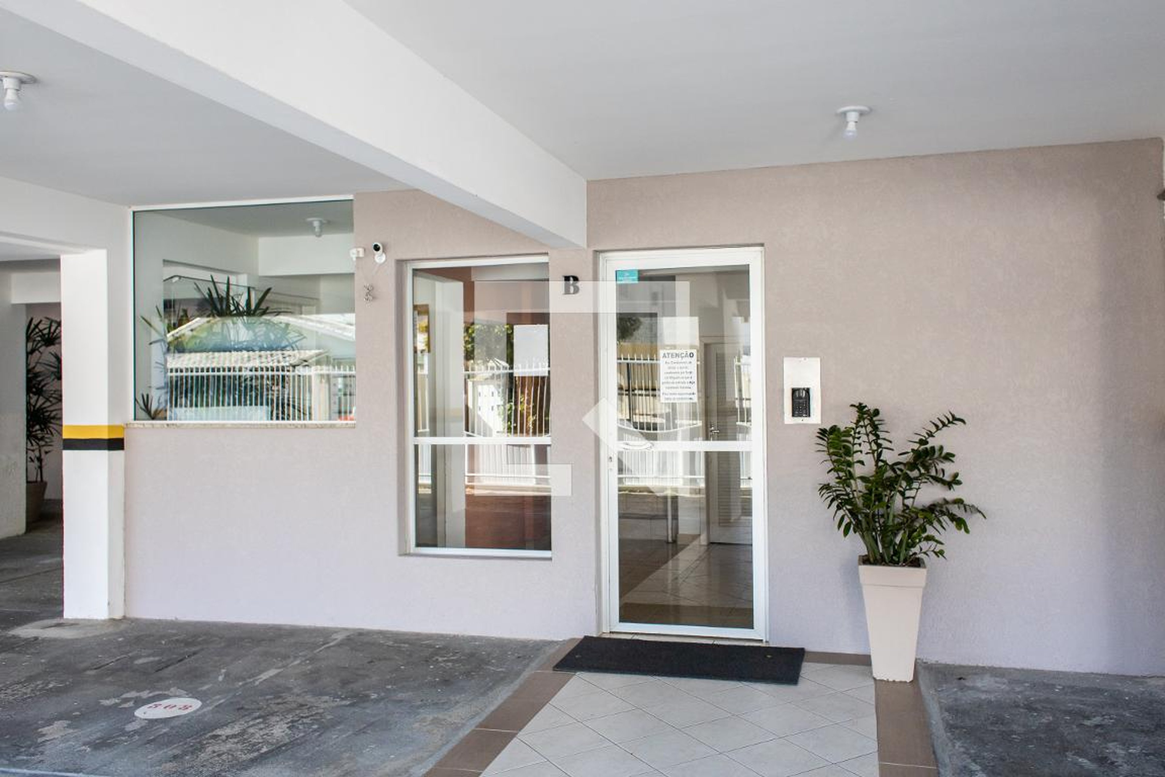 Entrada do Prédio - Edifício Alamandas