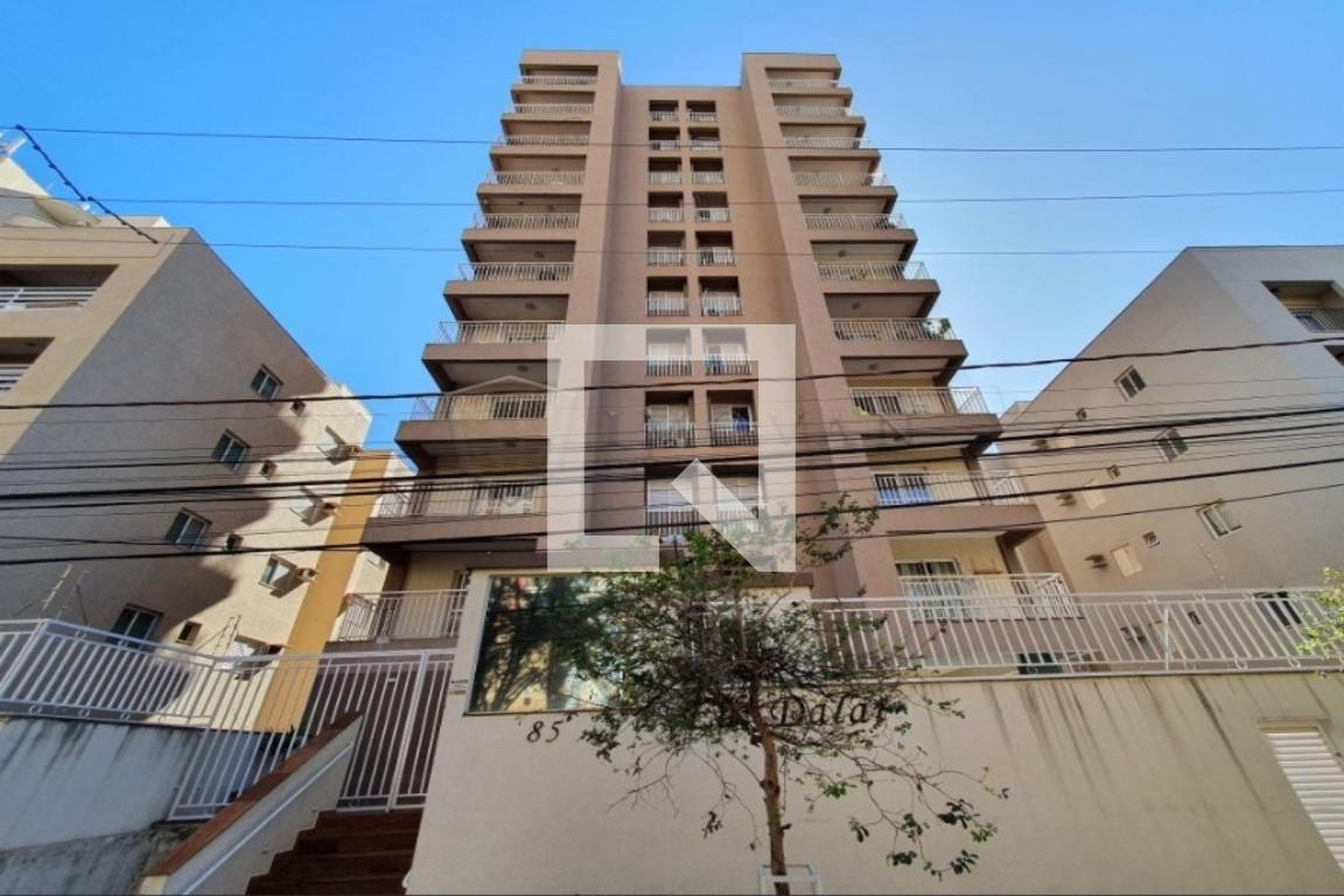 Fachada Condomínio em Rua José Saretta, 851