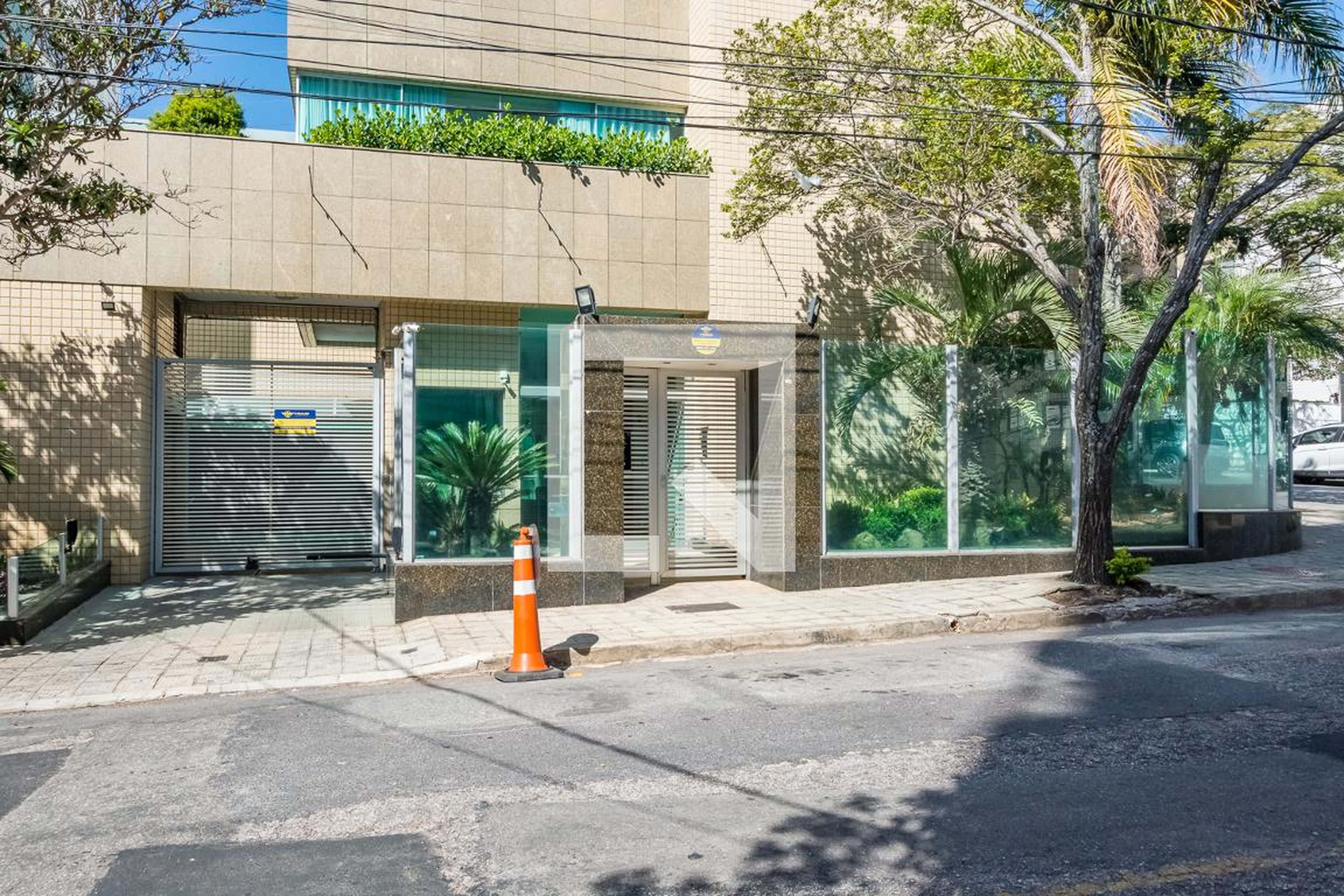 Fachada Condomínio em Rua Jandiatuba, 12