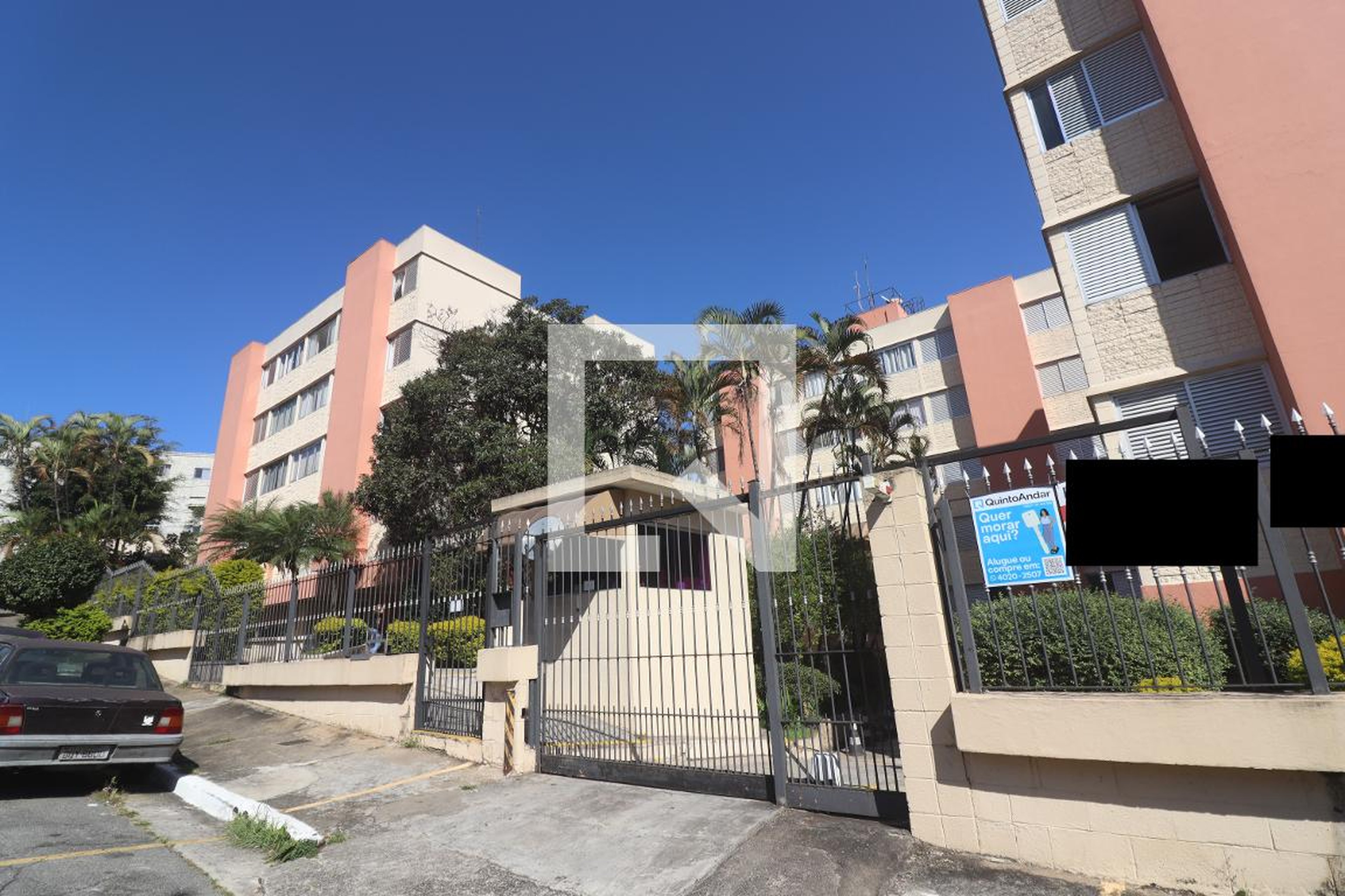 Fachada do condomínio Condomínio em Rua Carlos Belmiro Correia, 171