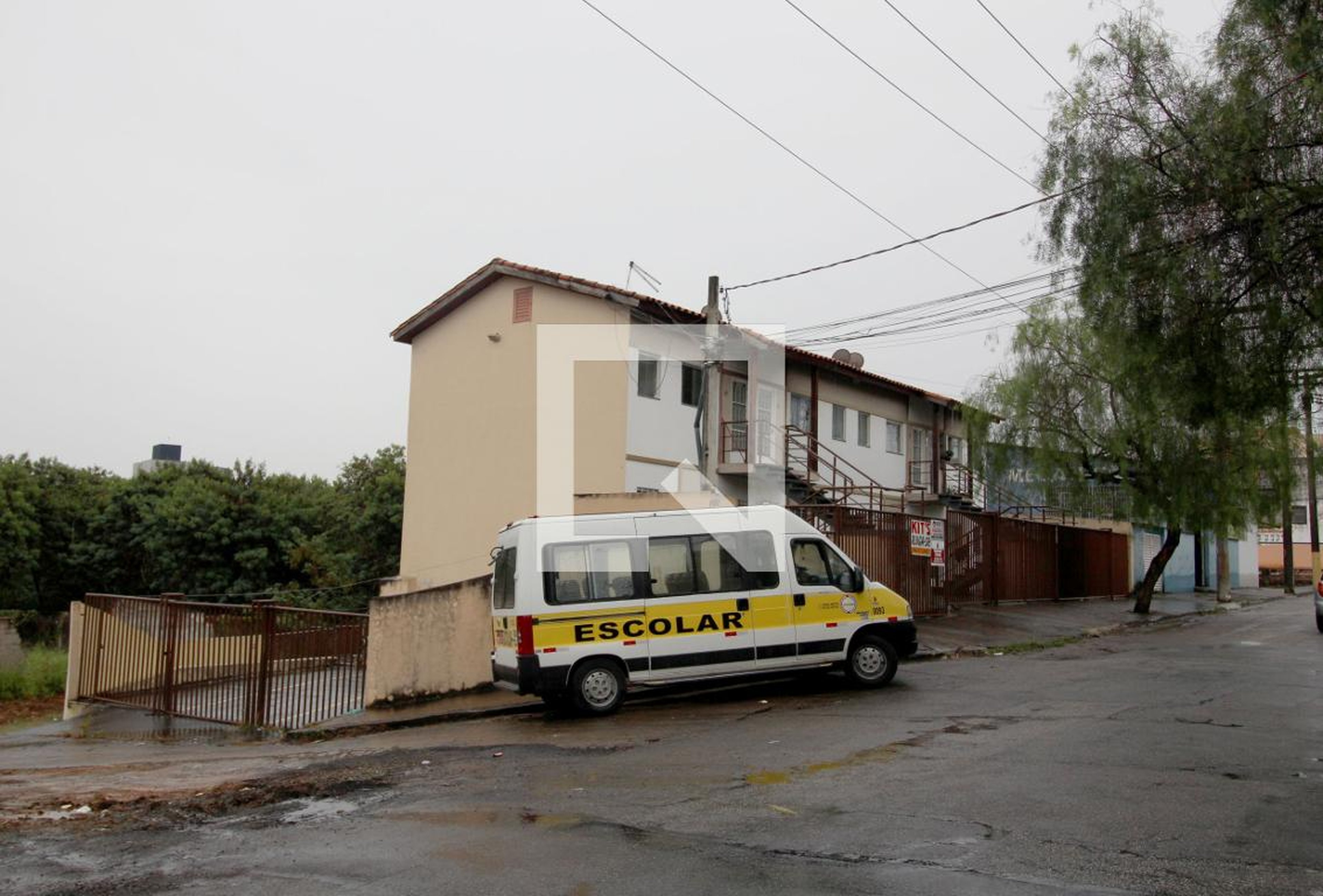 Fachada Condomínio em Rua Serafina Milego Latorre, 1100