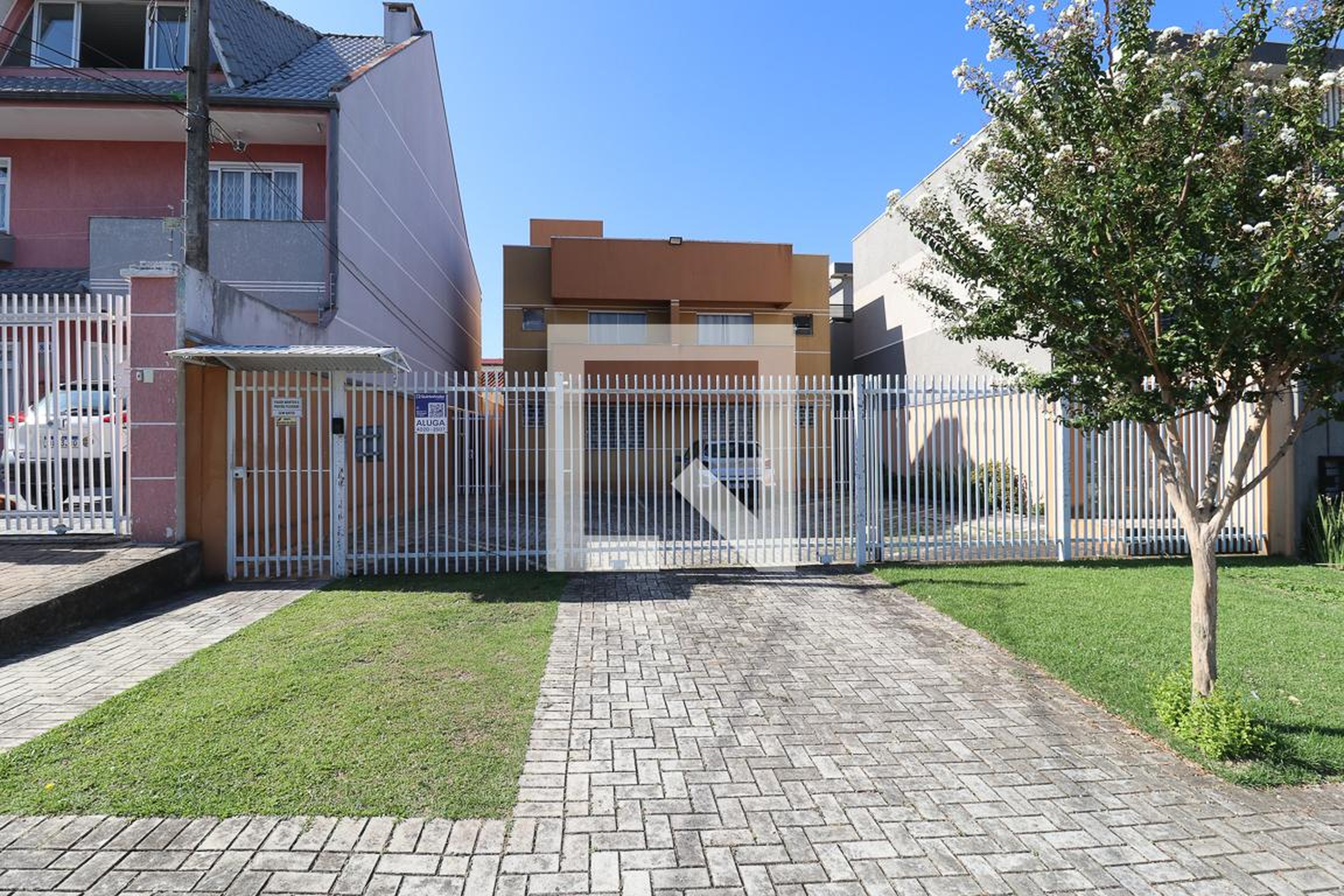 Fachada Condomínio em Rua Marins Taváres de Andrade, 72