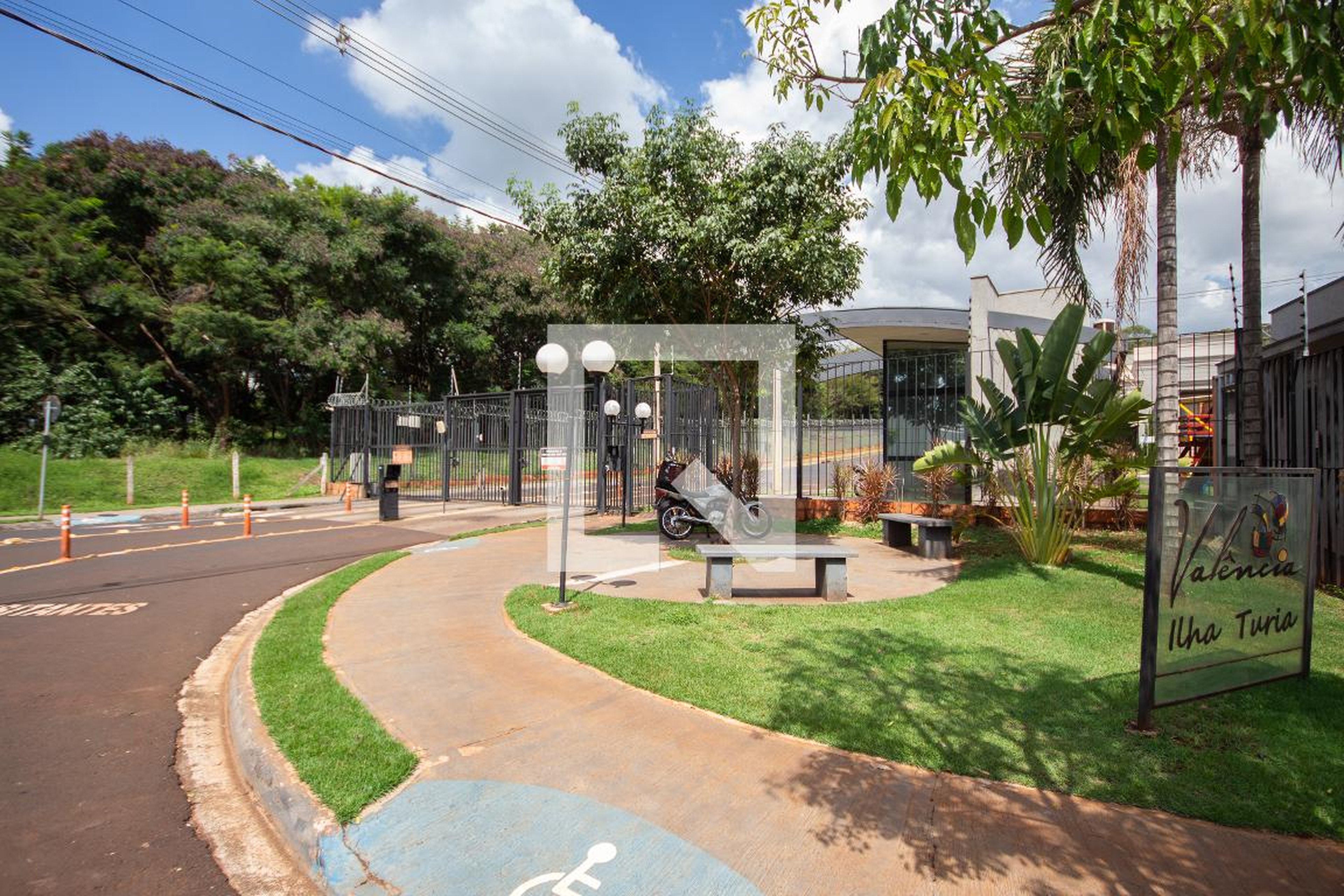 Fachada do condomínio Residencial Valência