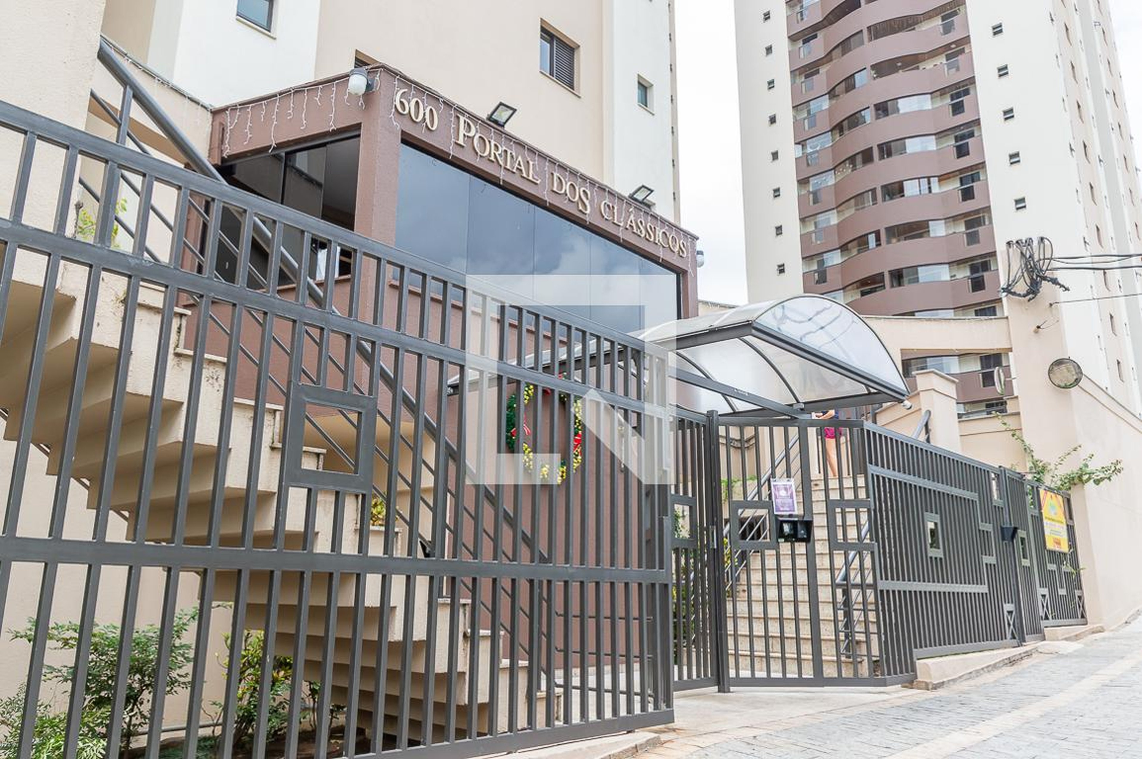 Fachada do Condomínio Condomínio Portal dos Classicos