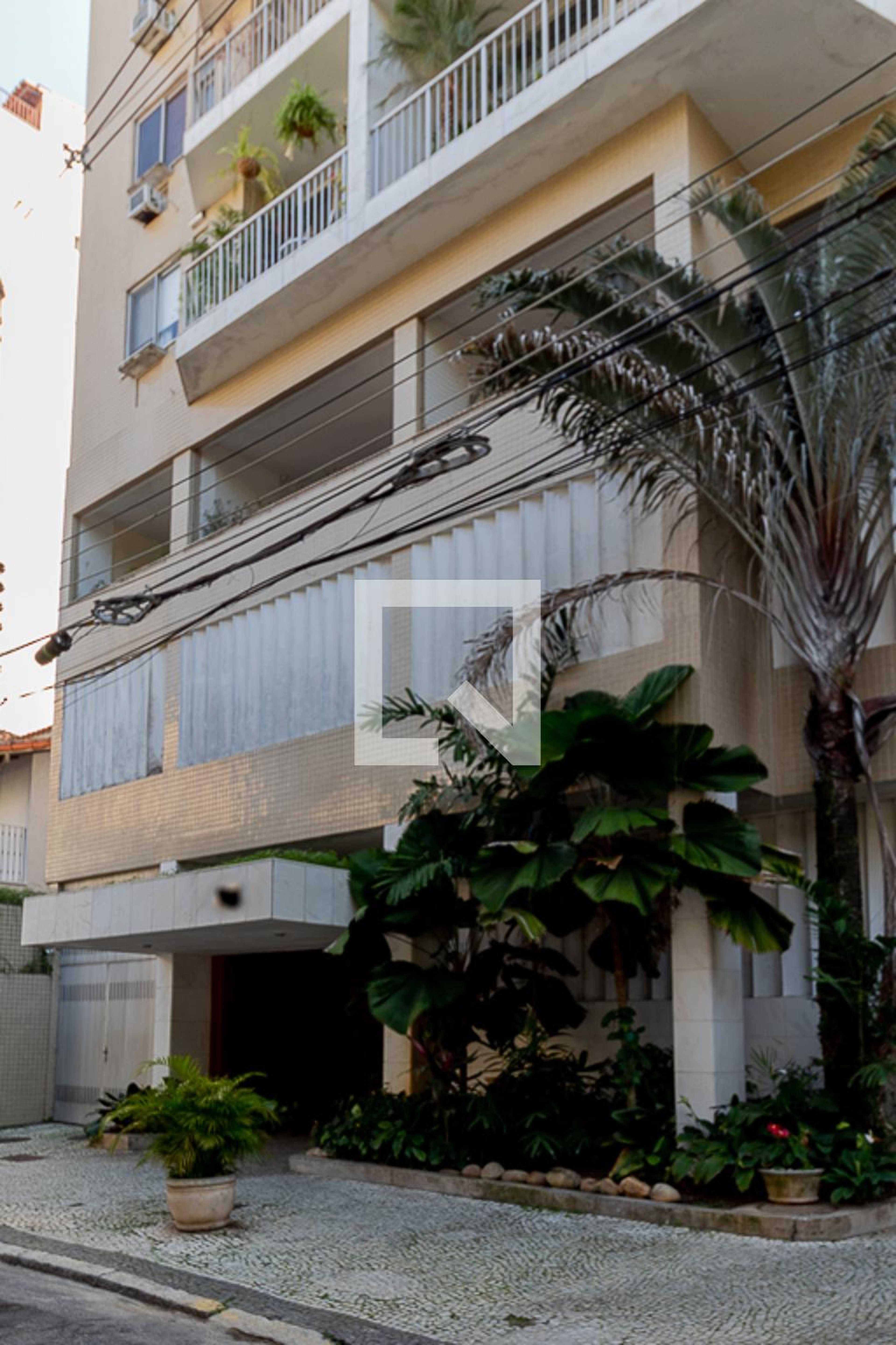 Fachada Condomínio em Rua Mario Pederneiras, 45