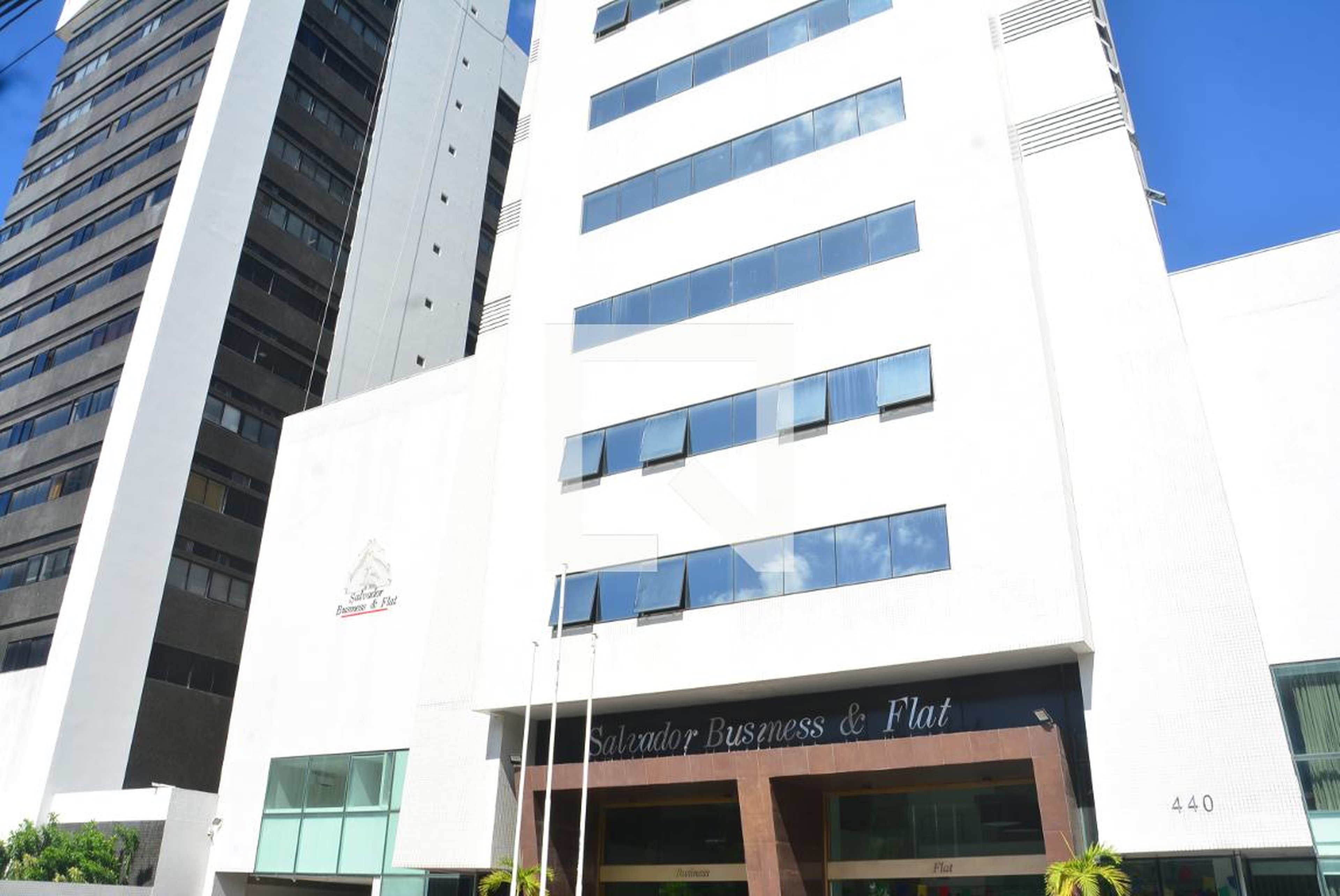 Fachada Condomínio Salvador Business & Flat