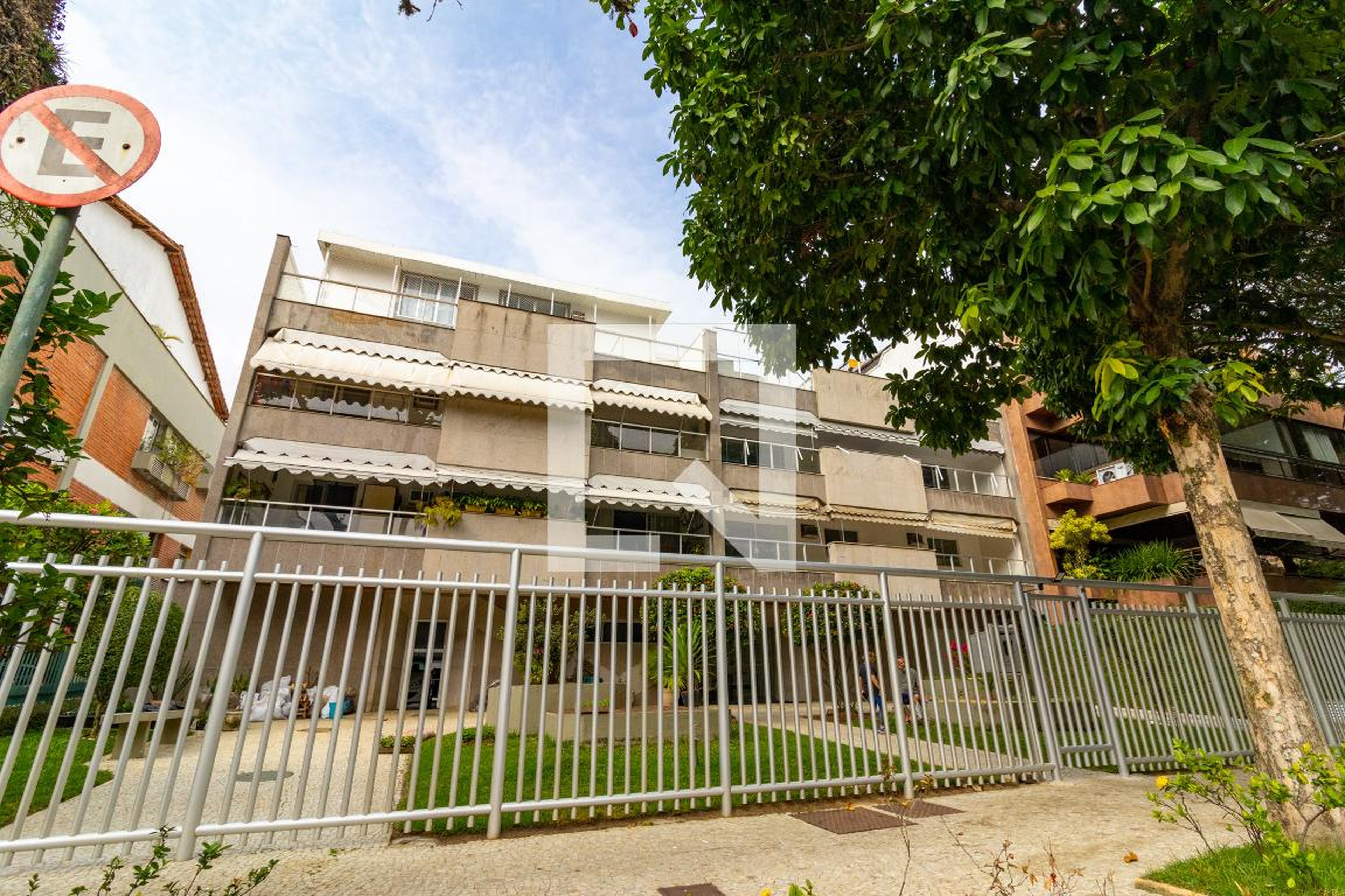 Fachada Condomínio em Rua Manuel Brasiliense, 116