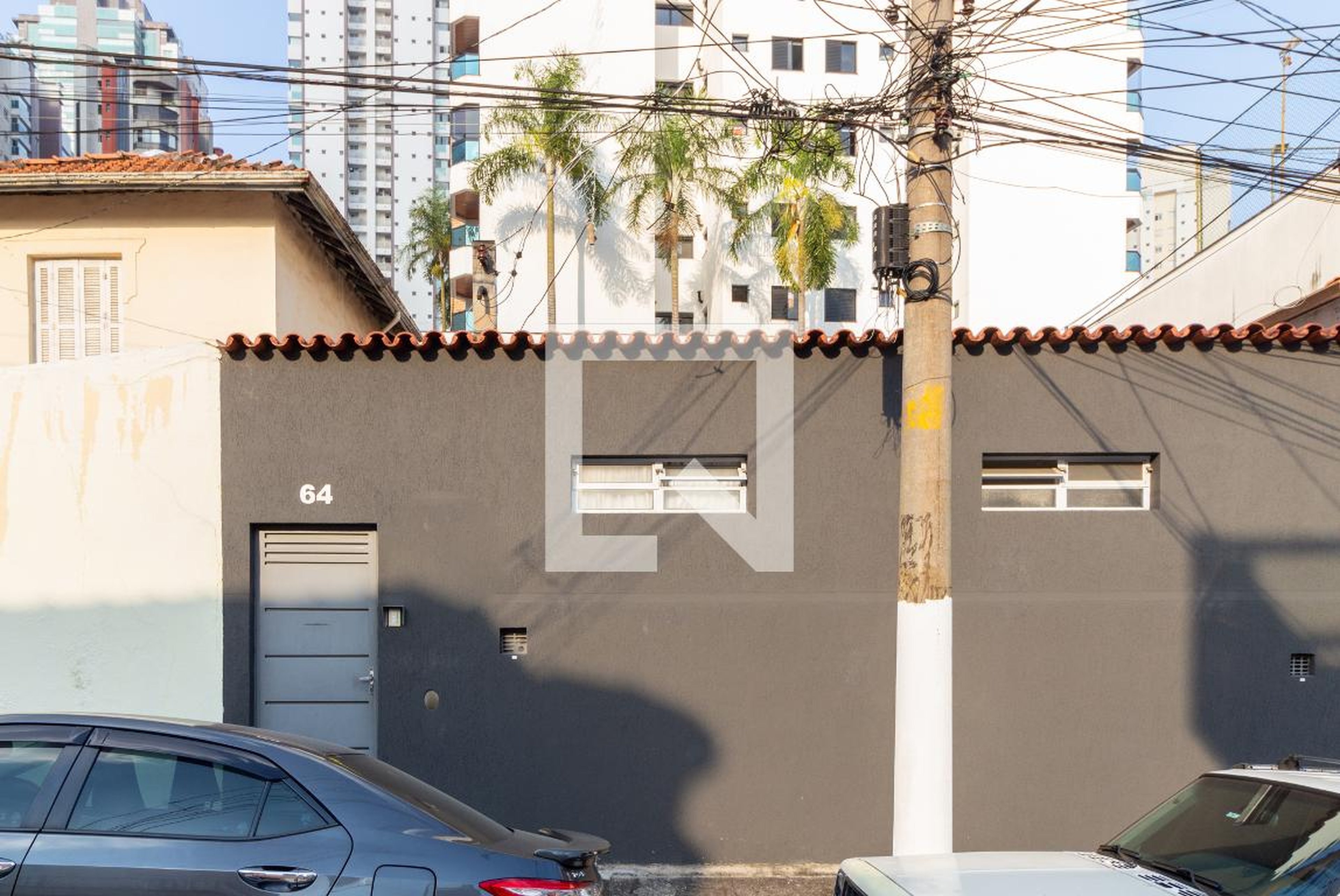 Fachada Condomínio em Rua Ana Camacho, 64