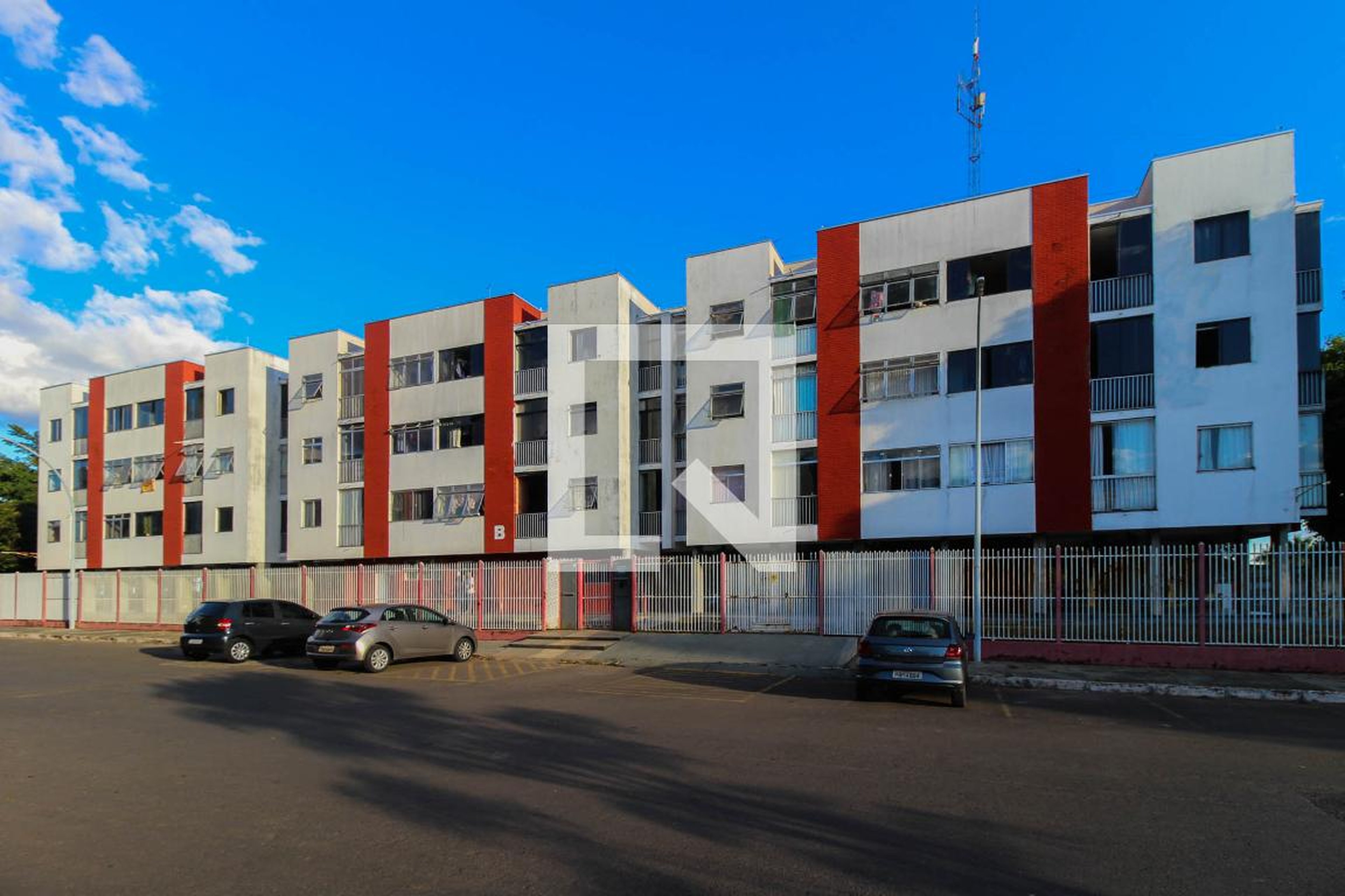 Fachada Condomínio em Quadra Central, Ed Serra Negra, Bloco B, 302