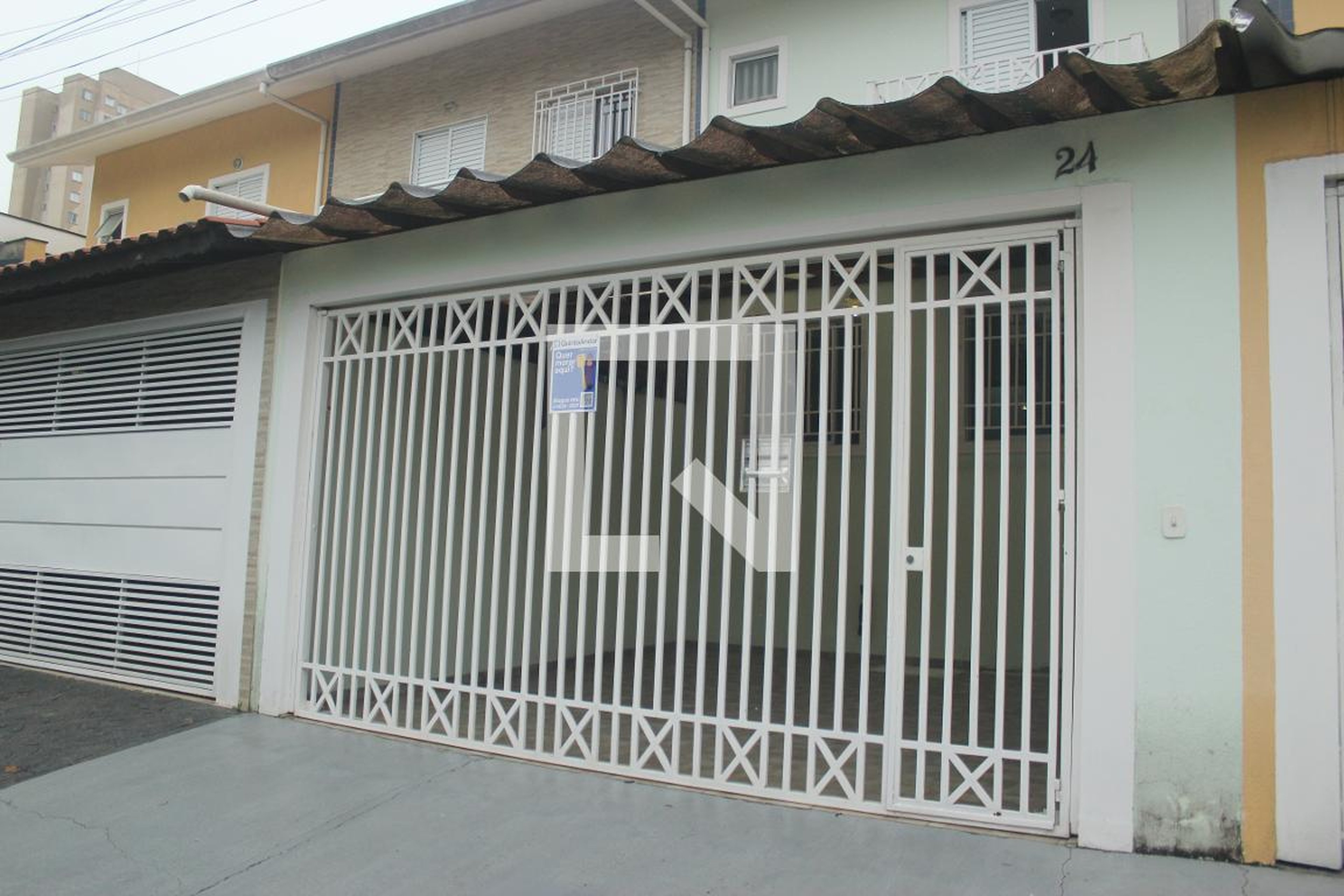 Fachada Condomínio em Rua Pedro de Sevilha, 24