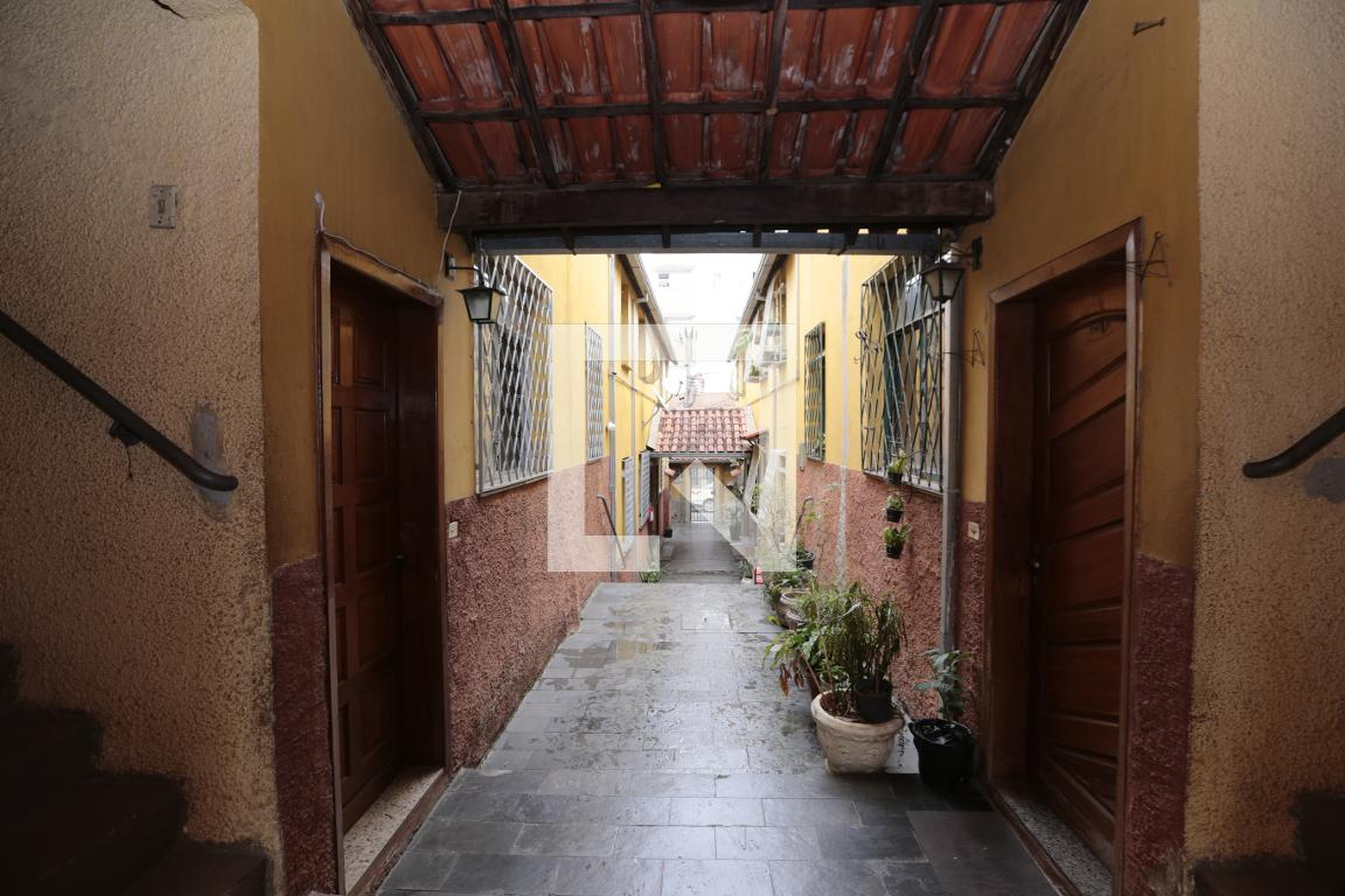 Hall de entrada Condomínio em Rua Norberto Mayer, 928