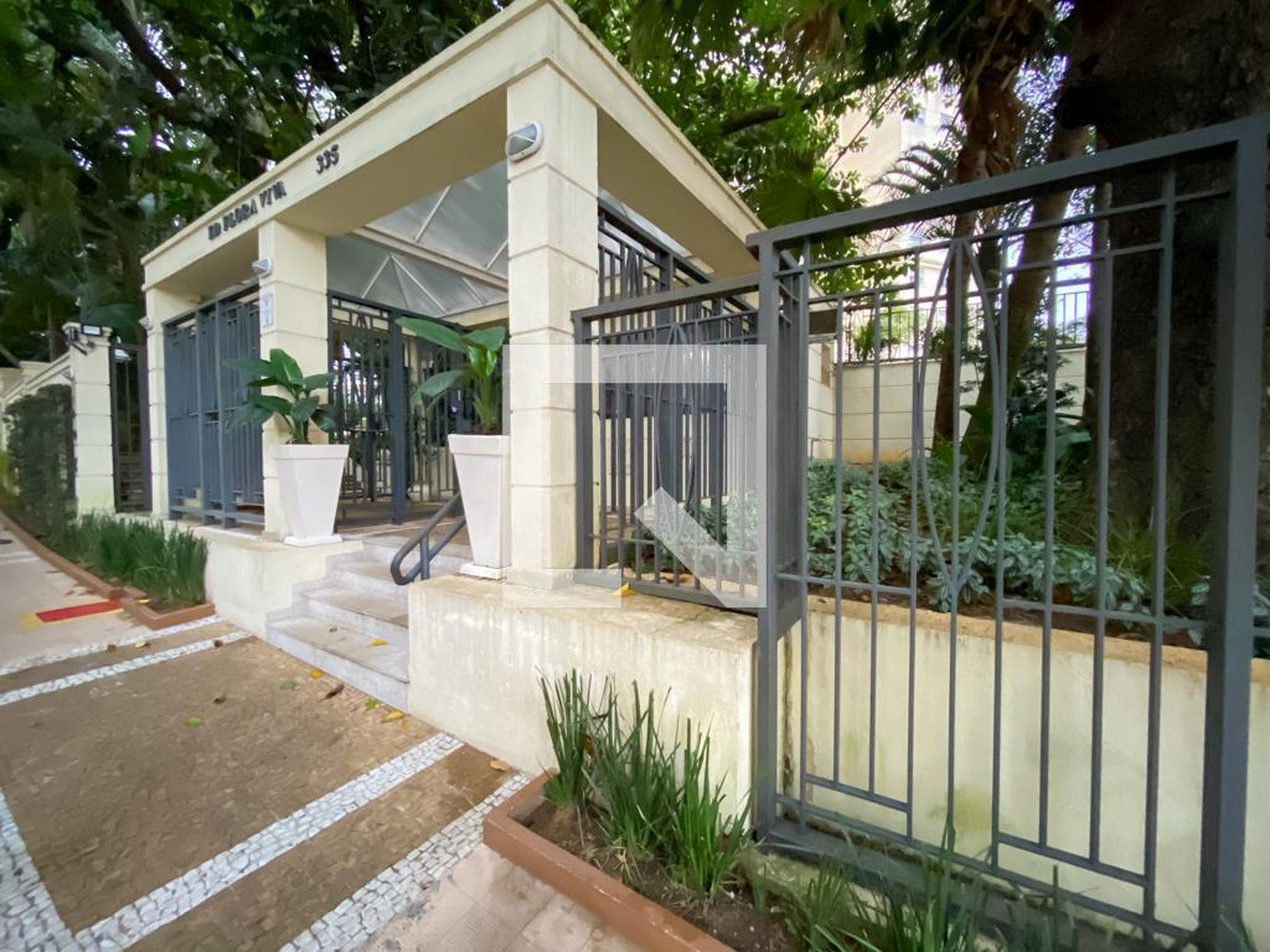 Fachada do Condomínio Condomínio Flora Viva