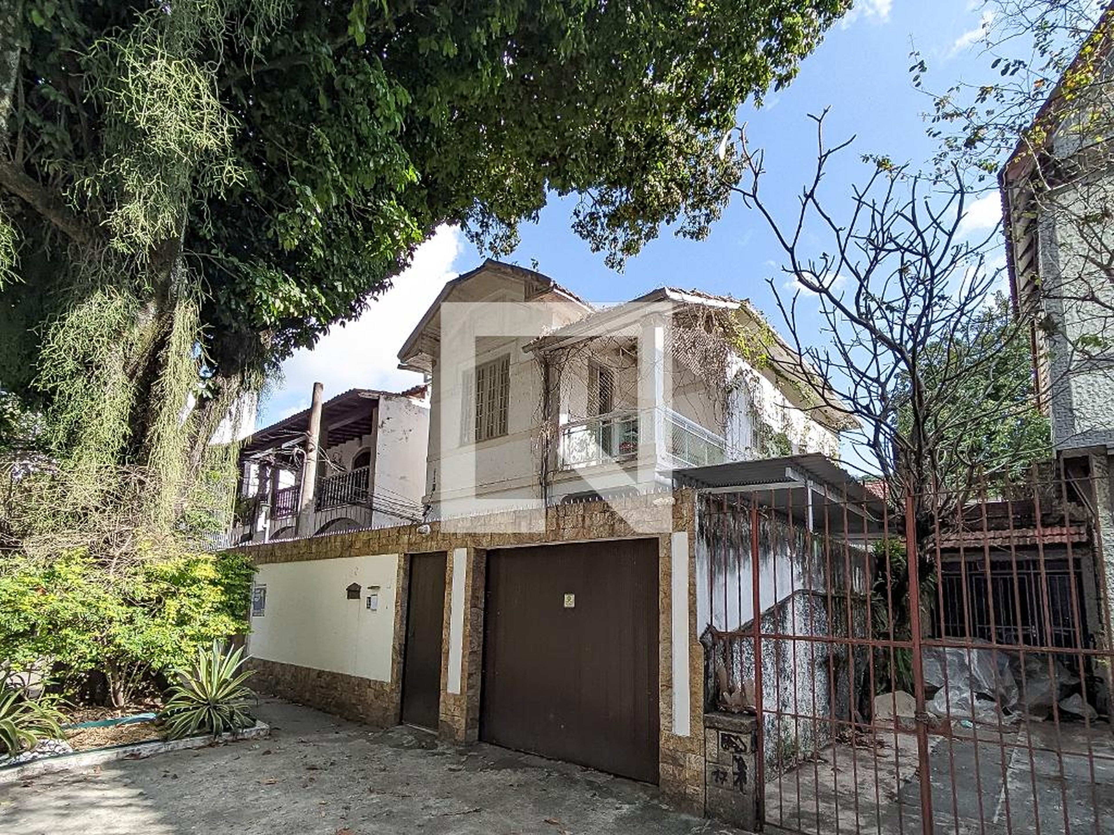 Fachada do Prédio Condomínio em Rua Professor Valadares, 140