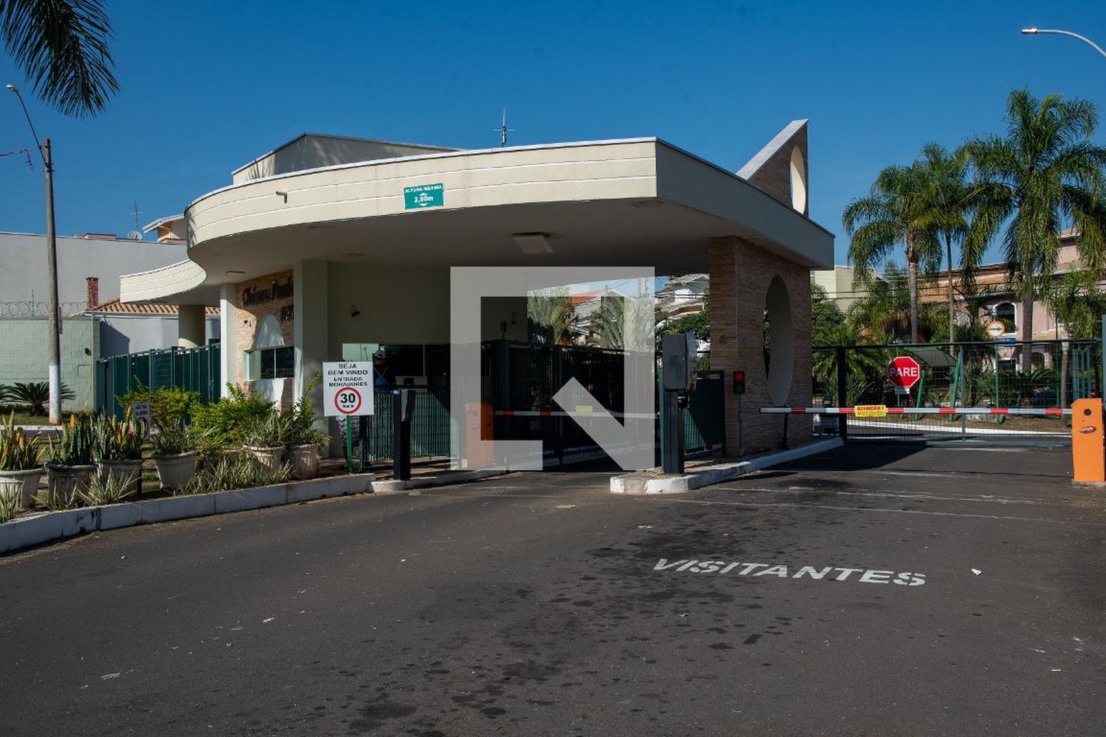 Fachada do Condomínio Condomínio em Alameda das Tangerinas, 32