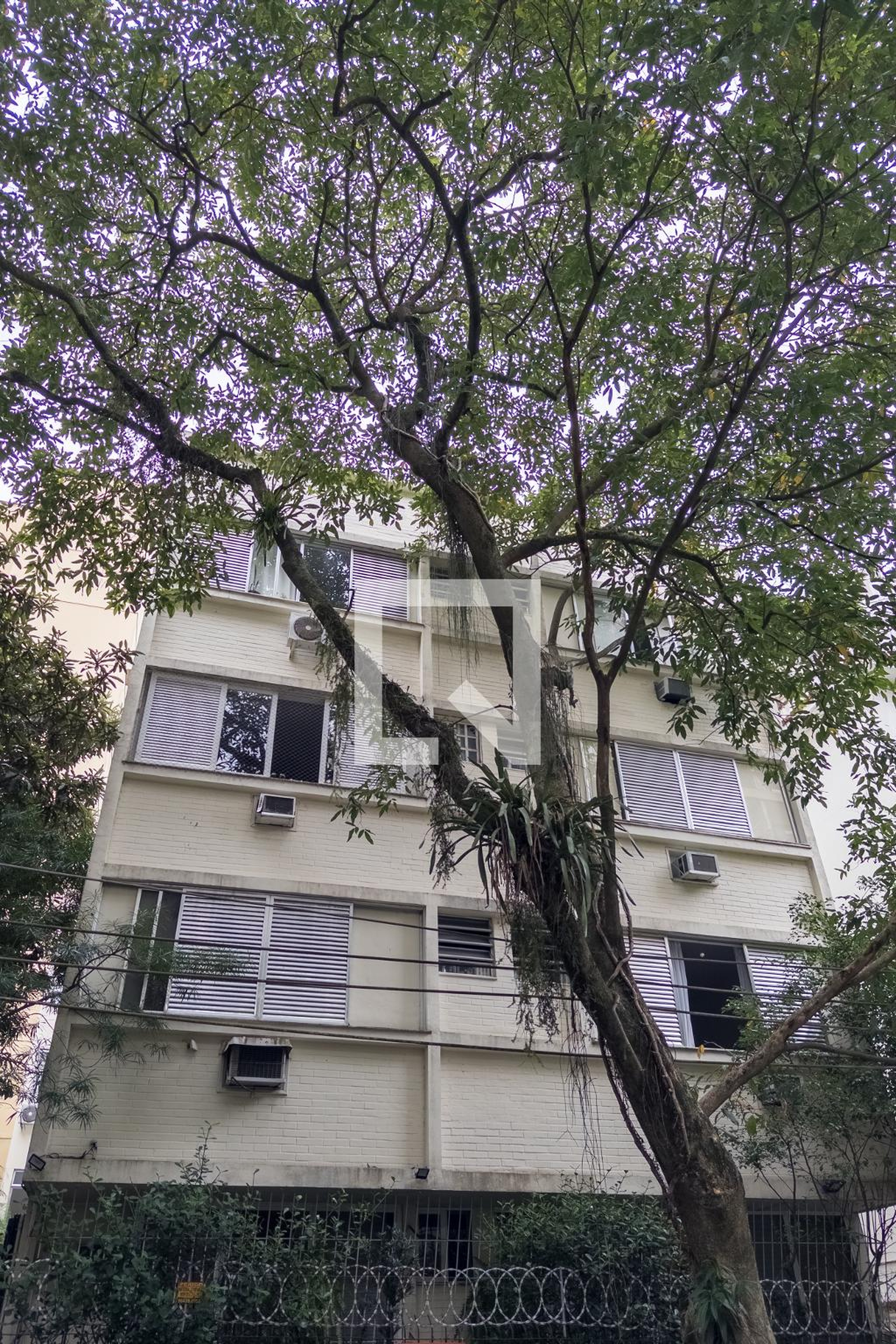 Fachada Condomínio em Rua Décio Vilares, 300