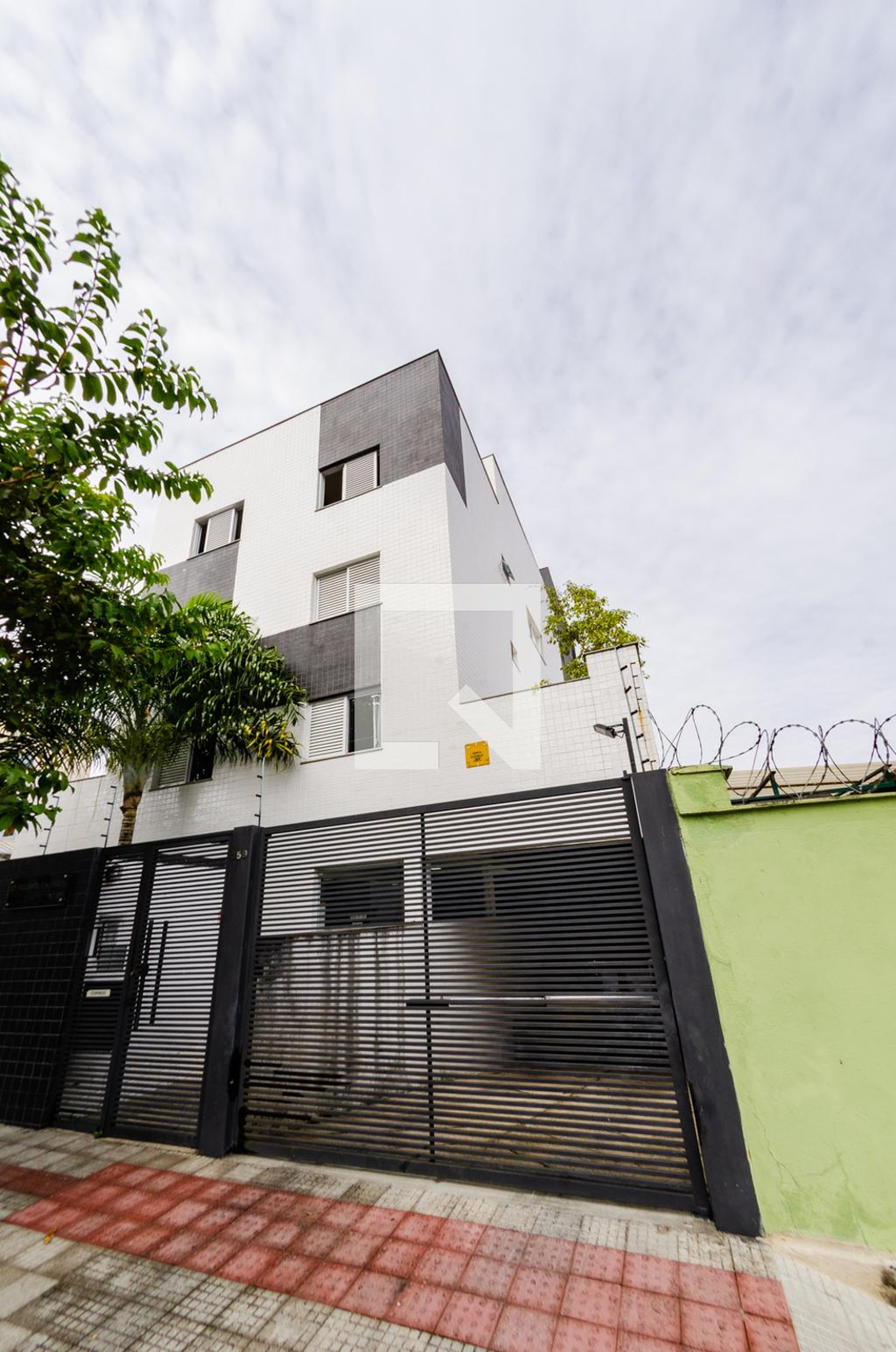 Fachada Condomínio em Rua Jacutinga, 359