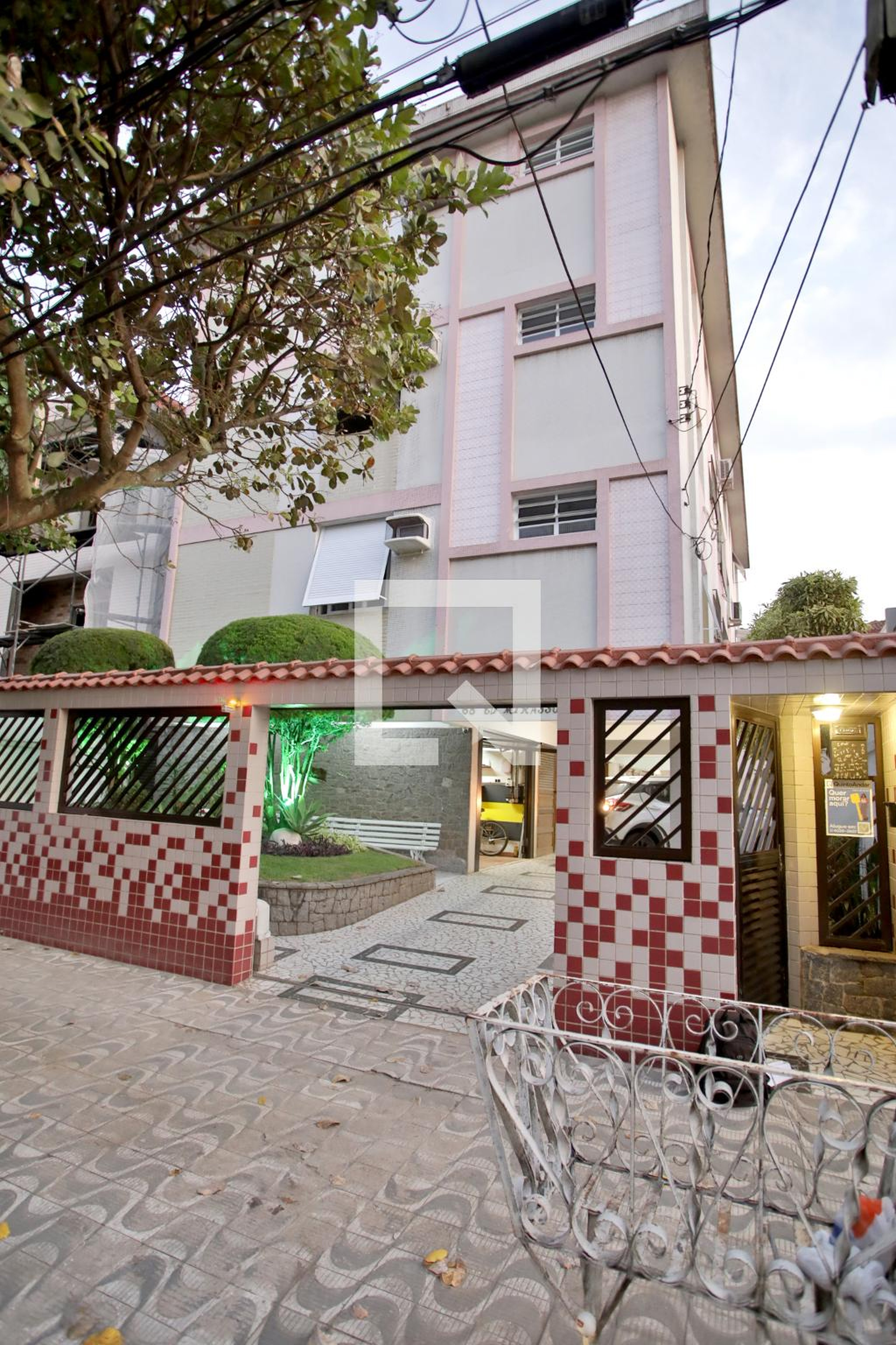 Fachada Condomínio em Rua da Liberdade, 68