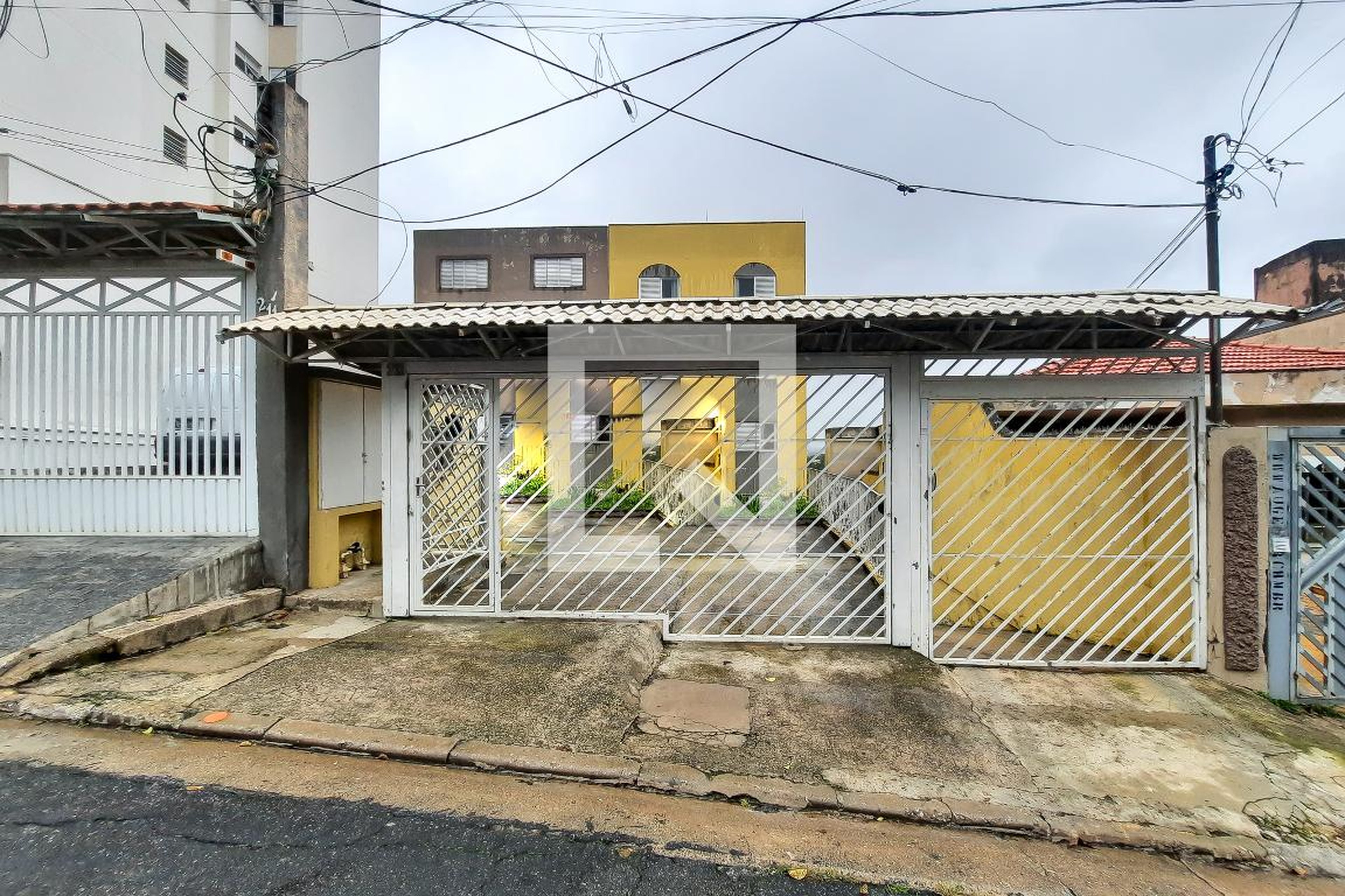 Fachada do Condomínio Condomínio em Rua Bahia, 211