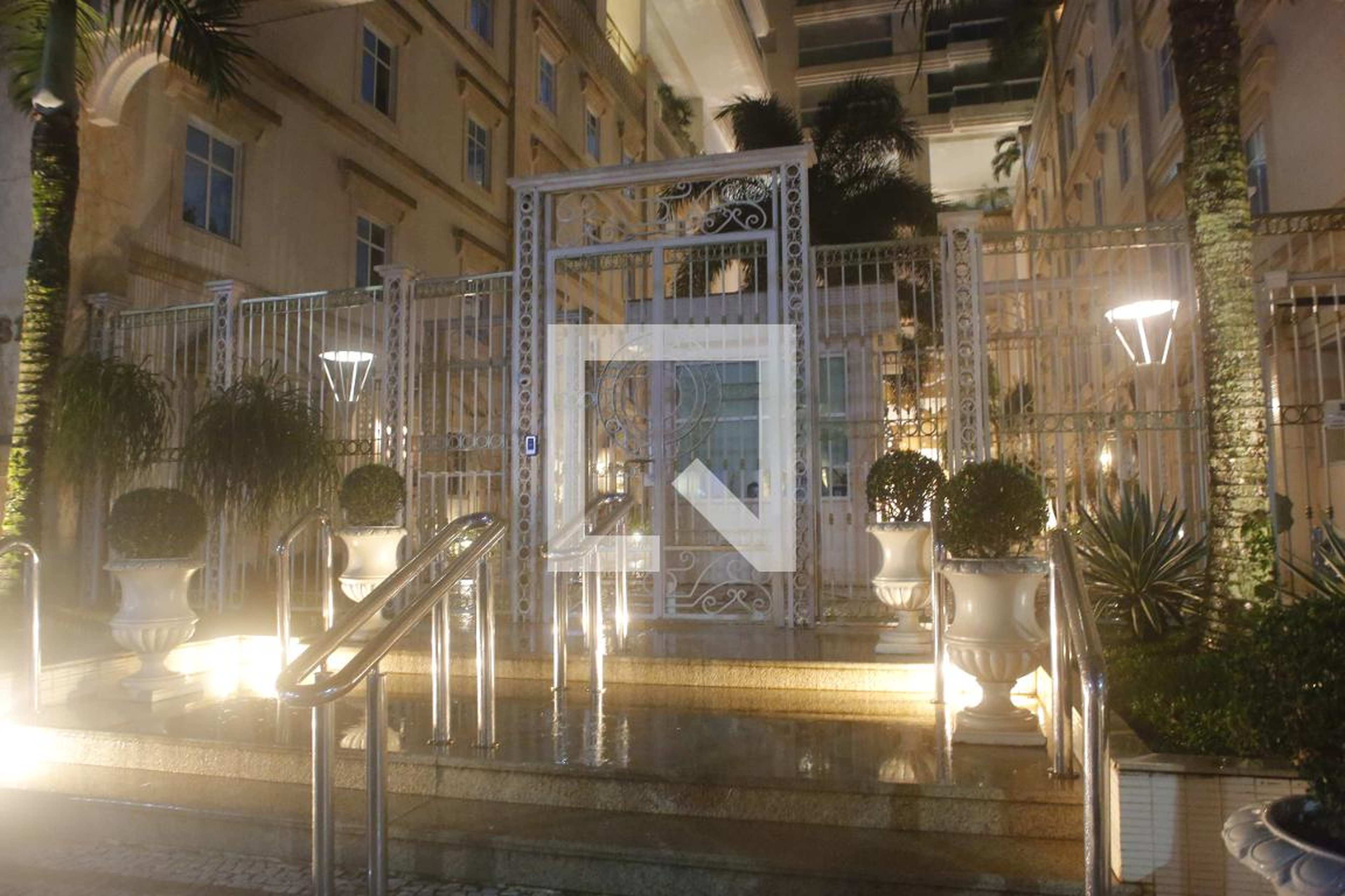 Fachada do Prédio Condomínio Ville de France