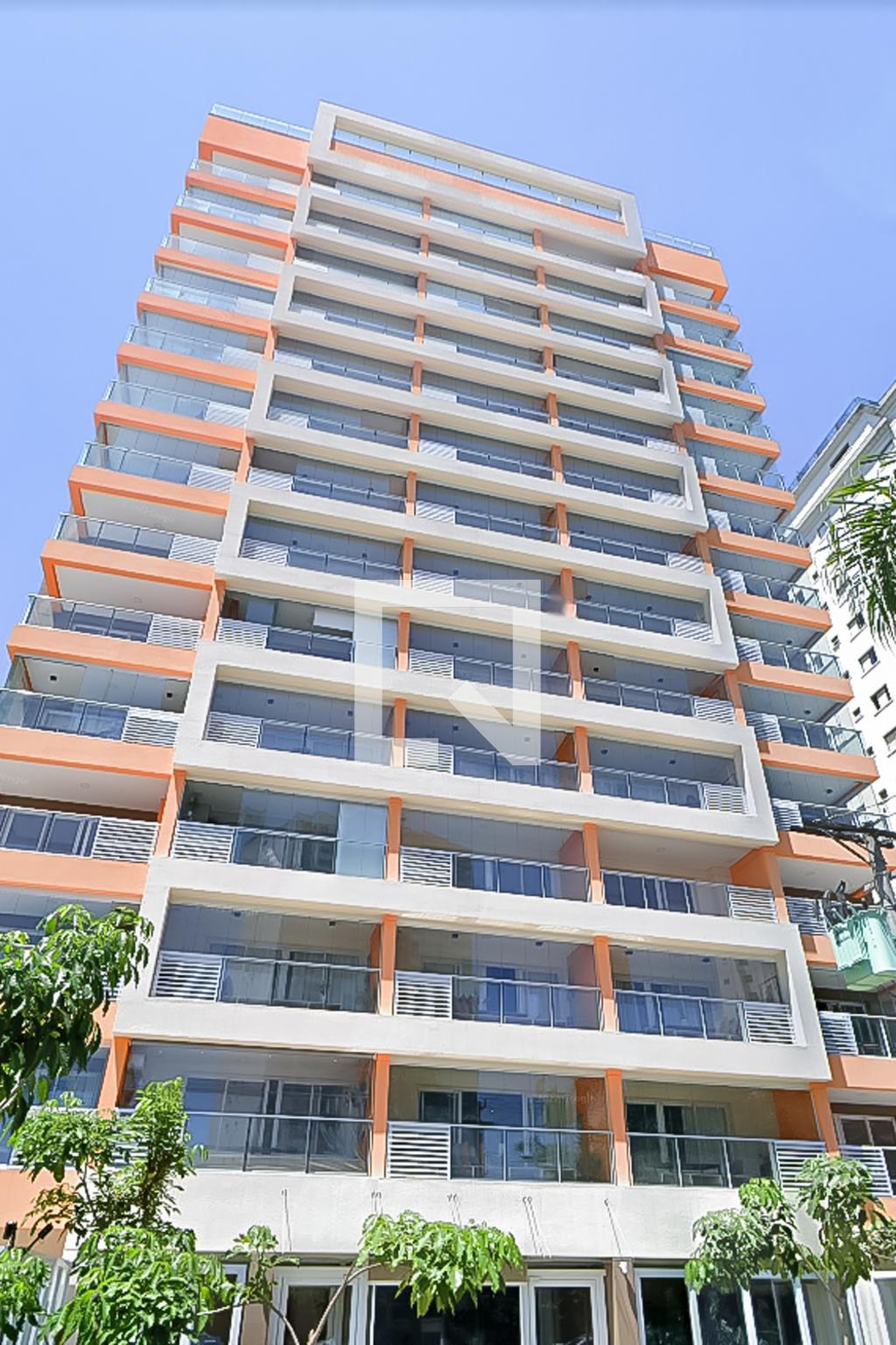 Fachada Condomínio em Rua Vieira de Morais, 1536