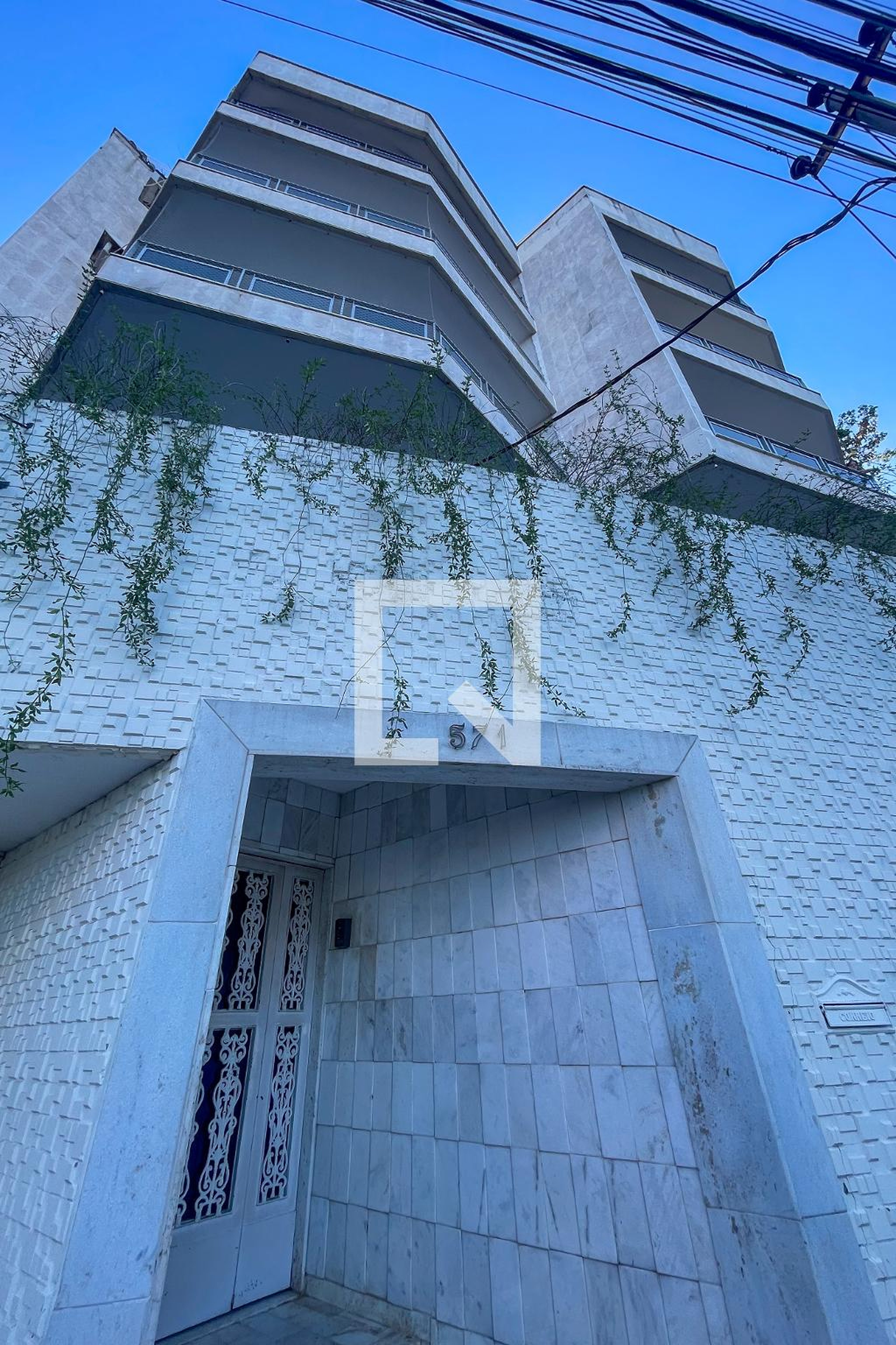 Fachada Condomínio em Rua Paramopama, 571