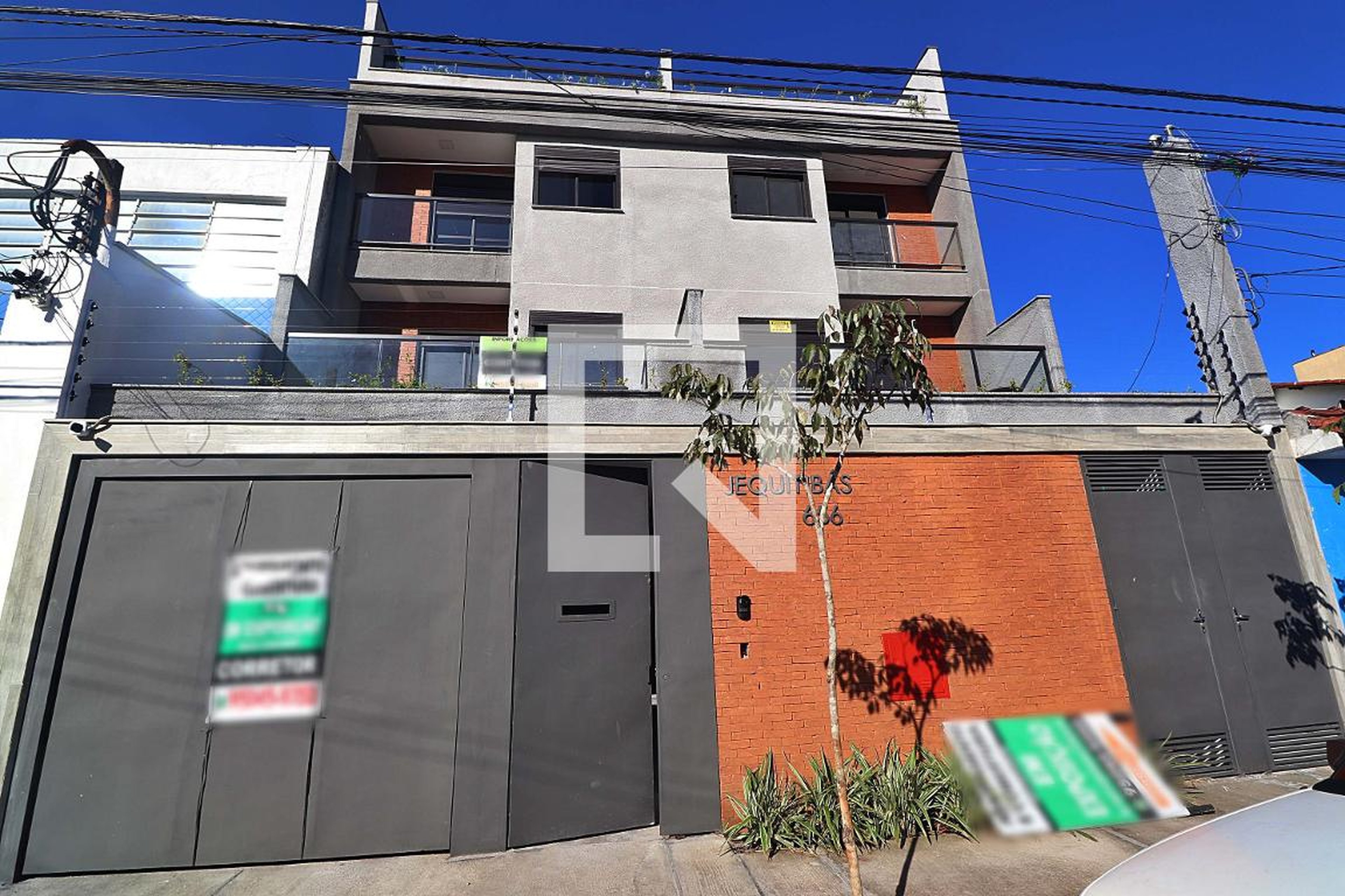 Fachada Condomínio em Rua dos Jequitibás, 656