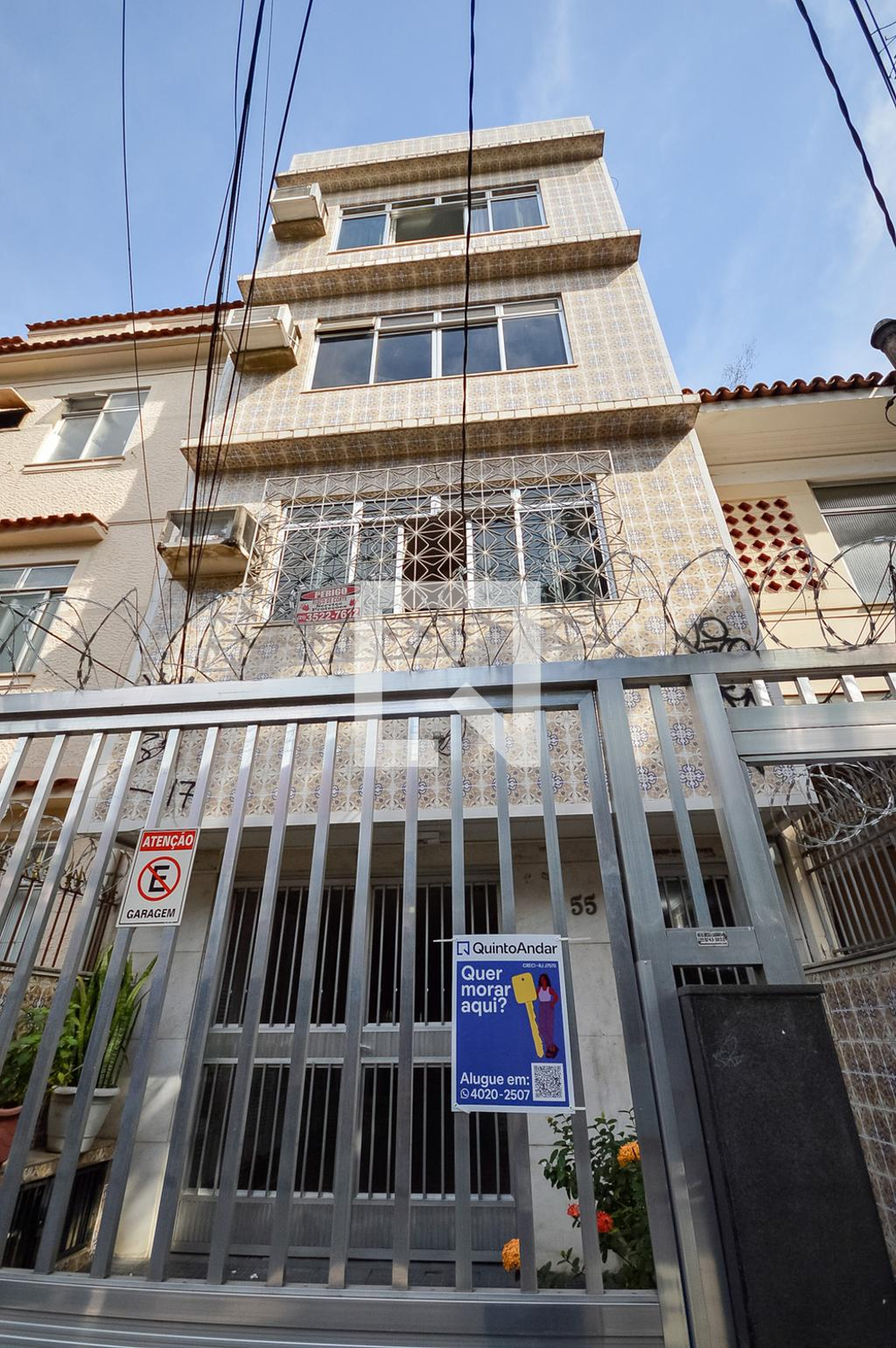 Fachada Condomínio em Rua Gonzaga Bastos, 55