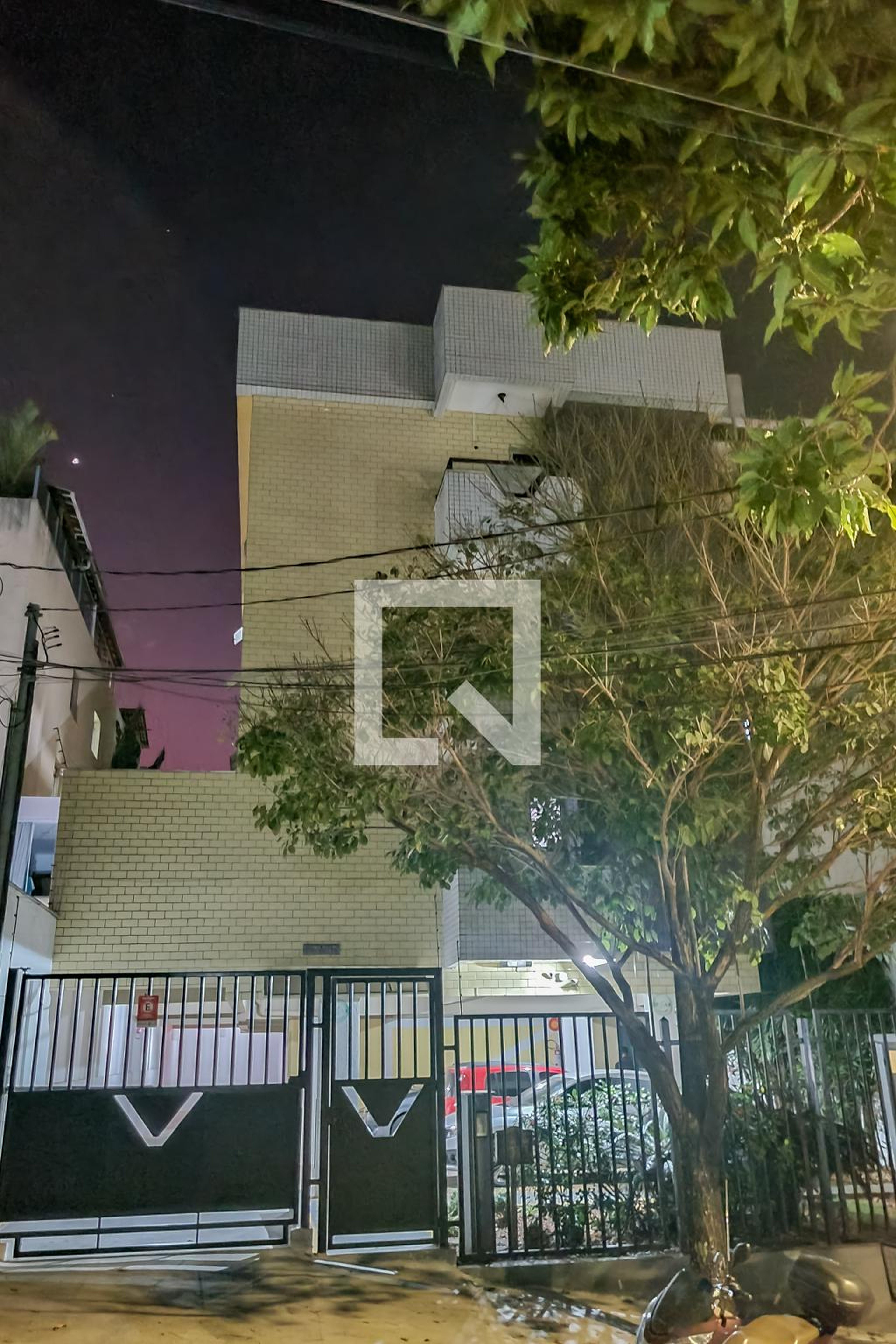 Fachada Condomínio em Rua Jornalista Theódulo Pereira, 91