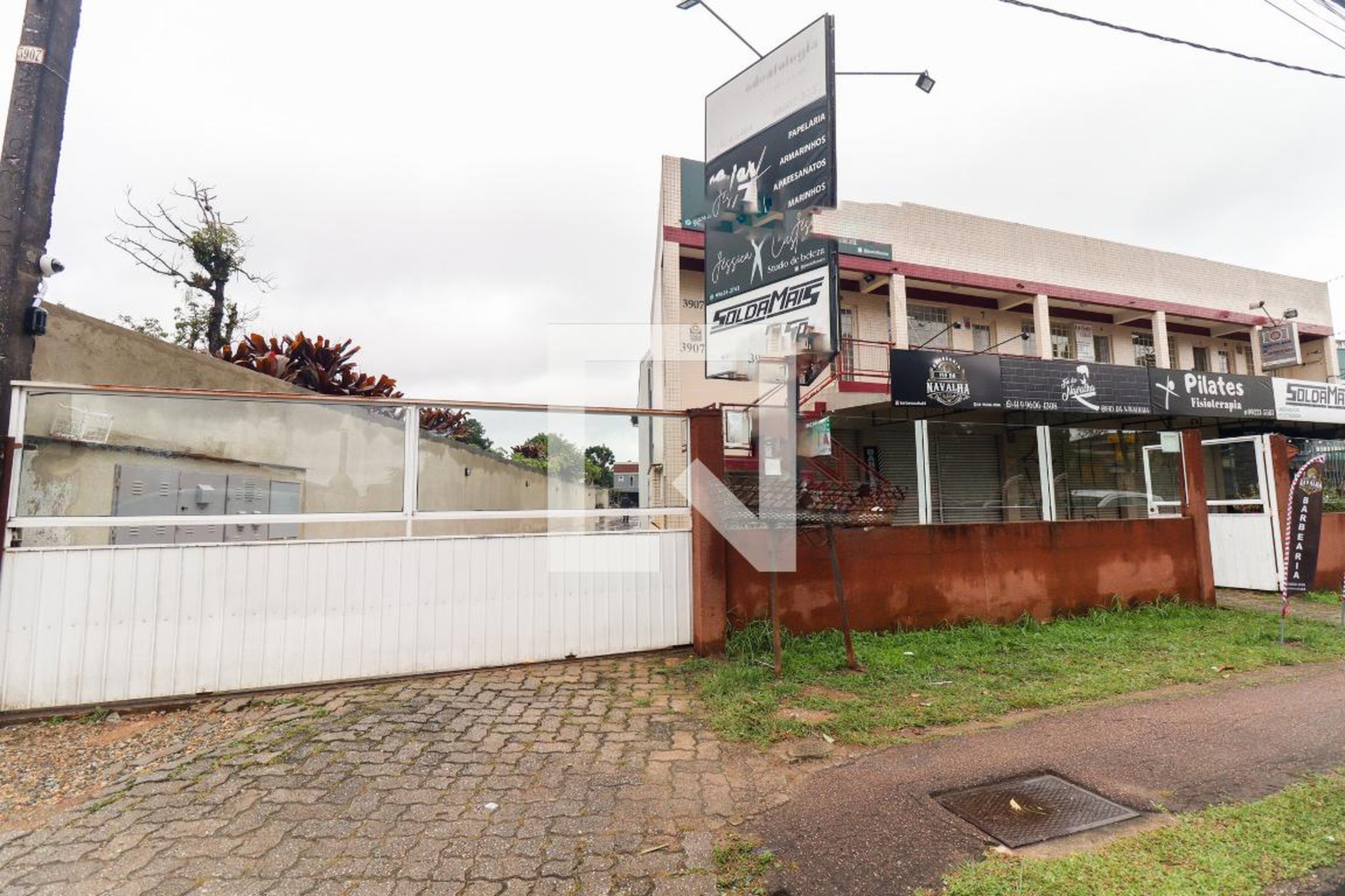 Fachada do Condomínio Condomínio em Rua Francisco Derosso, 3907