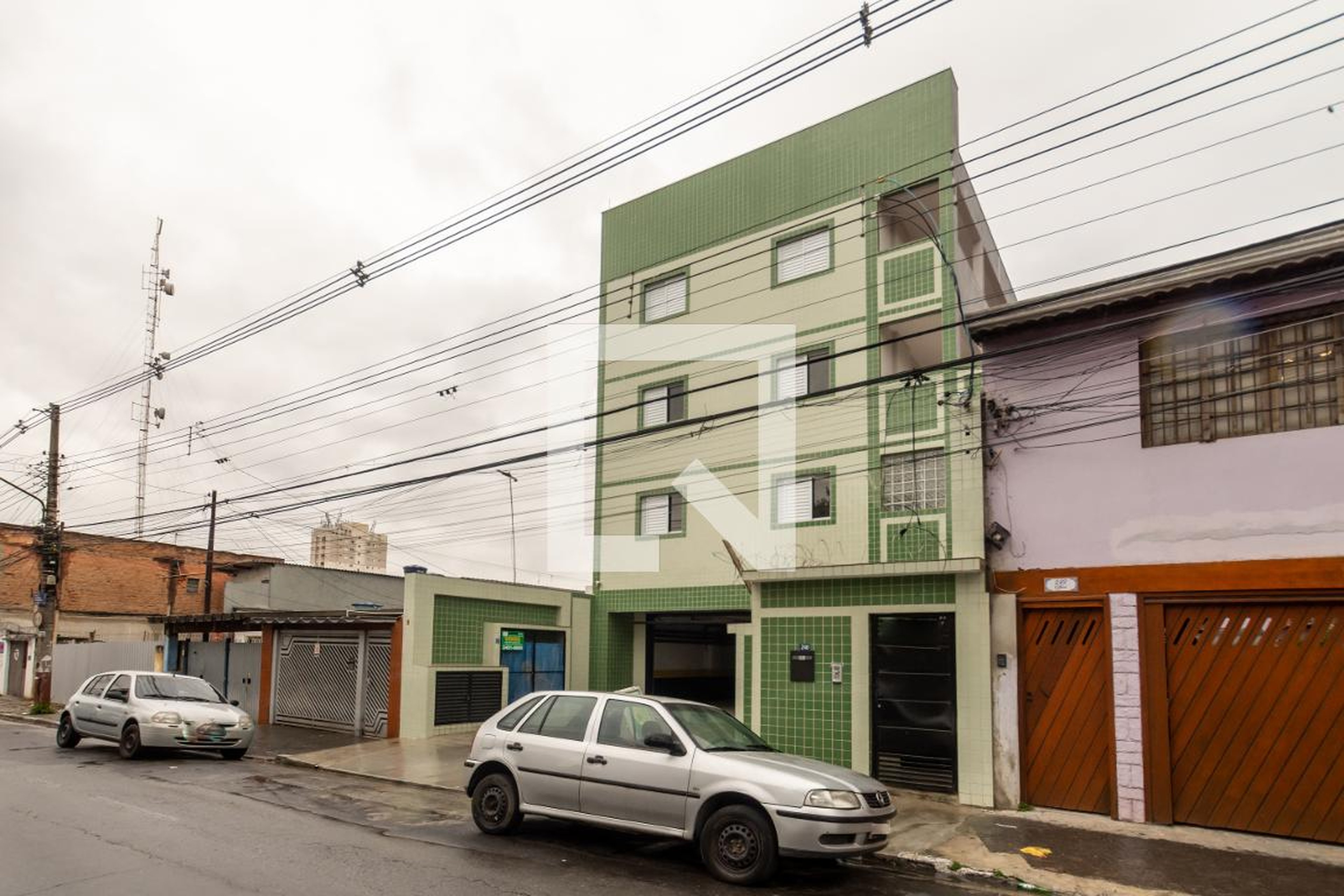 Fachada do Prédio Condomínio em Rua Cabo Antônio Pereira da Silva, 240