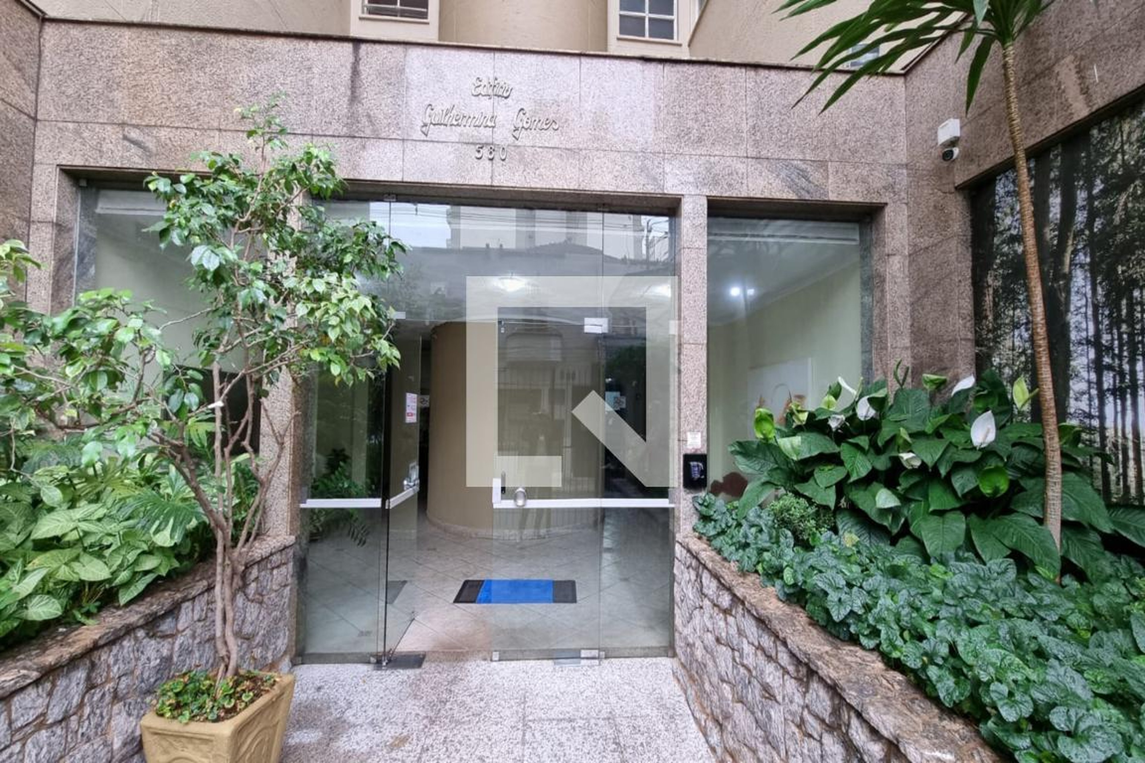 Entrada do Prédio - Guilhermina Gomes