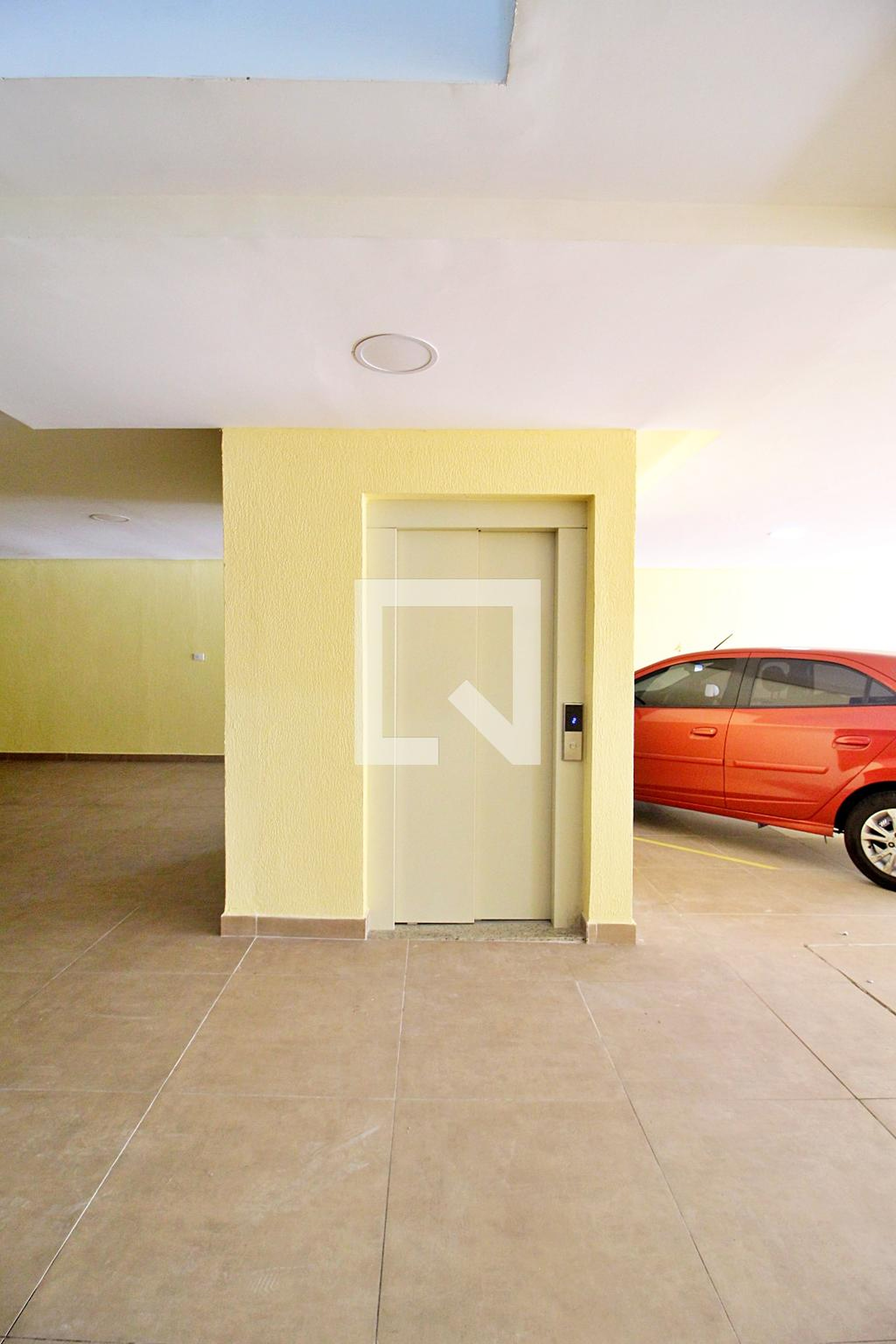 Elevador - EMPREEMDIMENTO RUA SUIÇA Nº 588