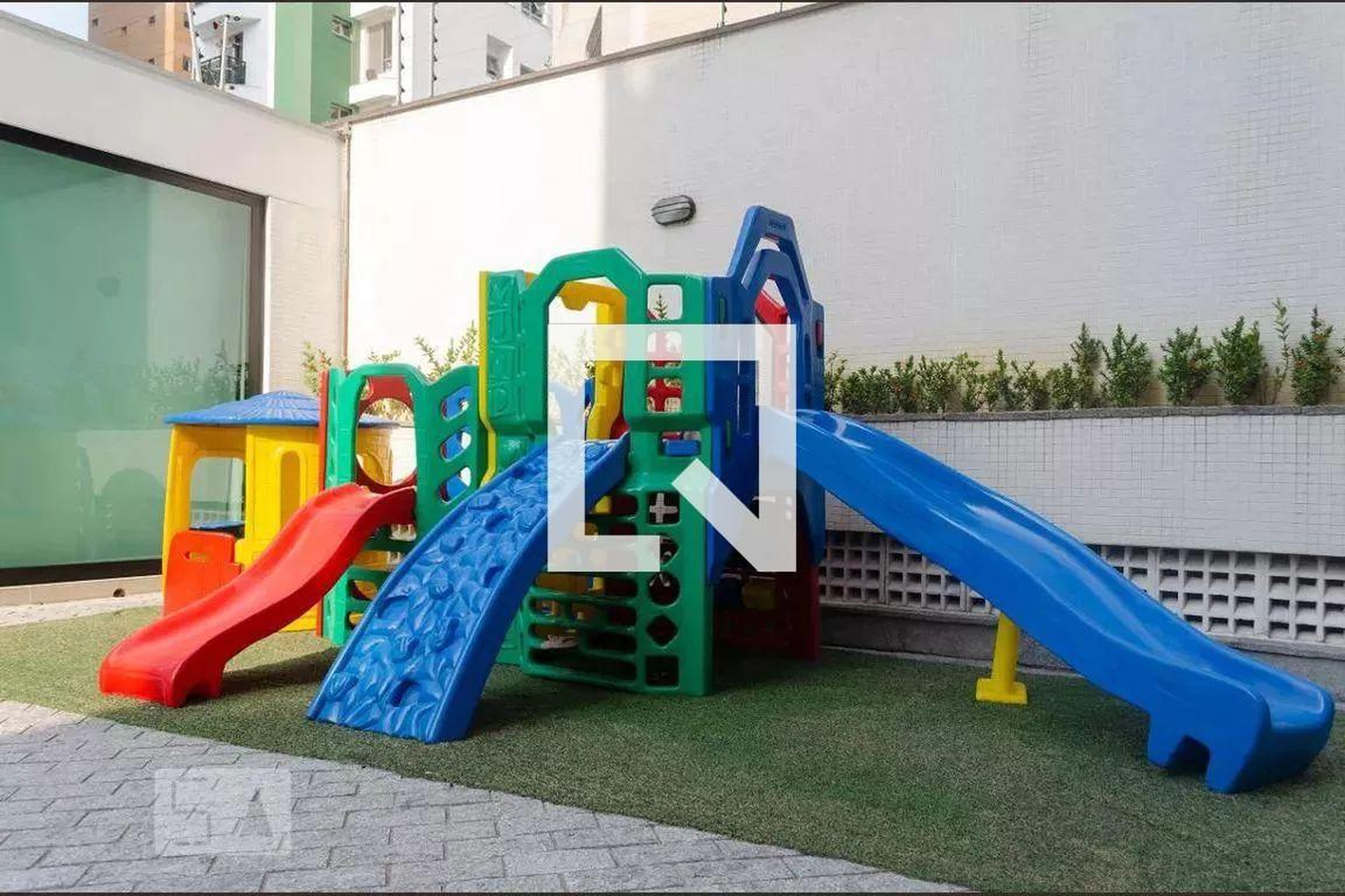 Playground - Edifício Crystal House
