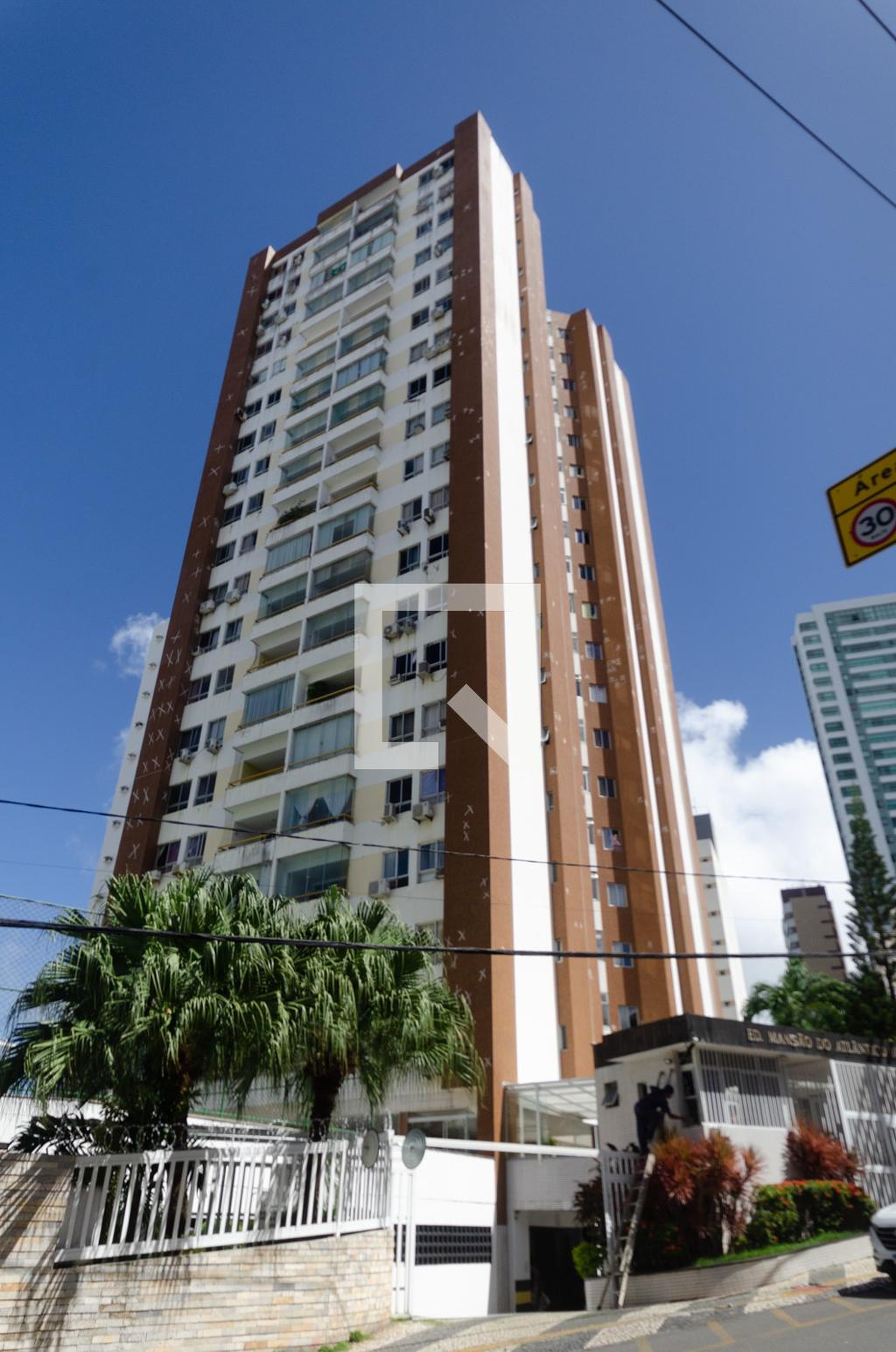 Fachada do Condomínio Edifício Mansão do Atlântico