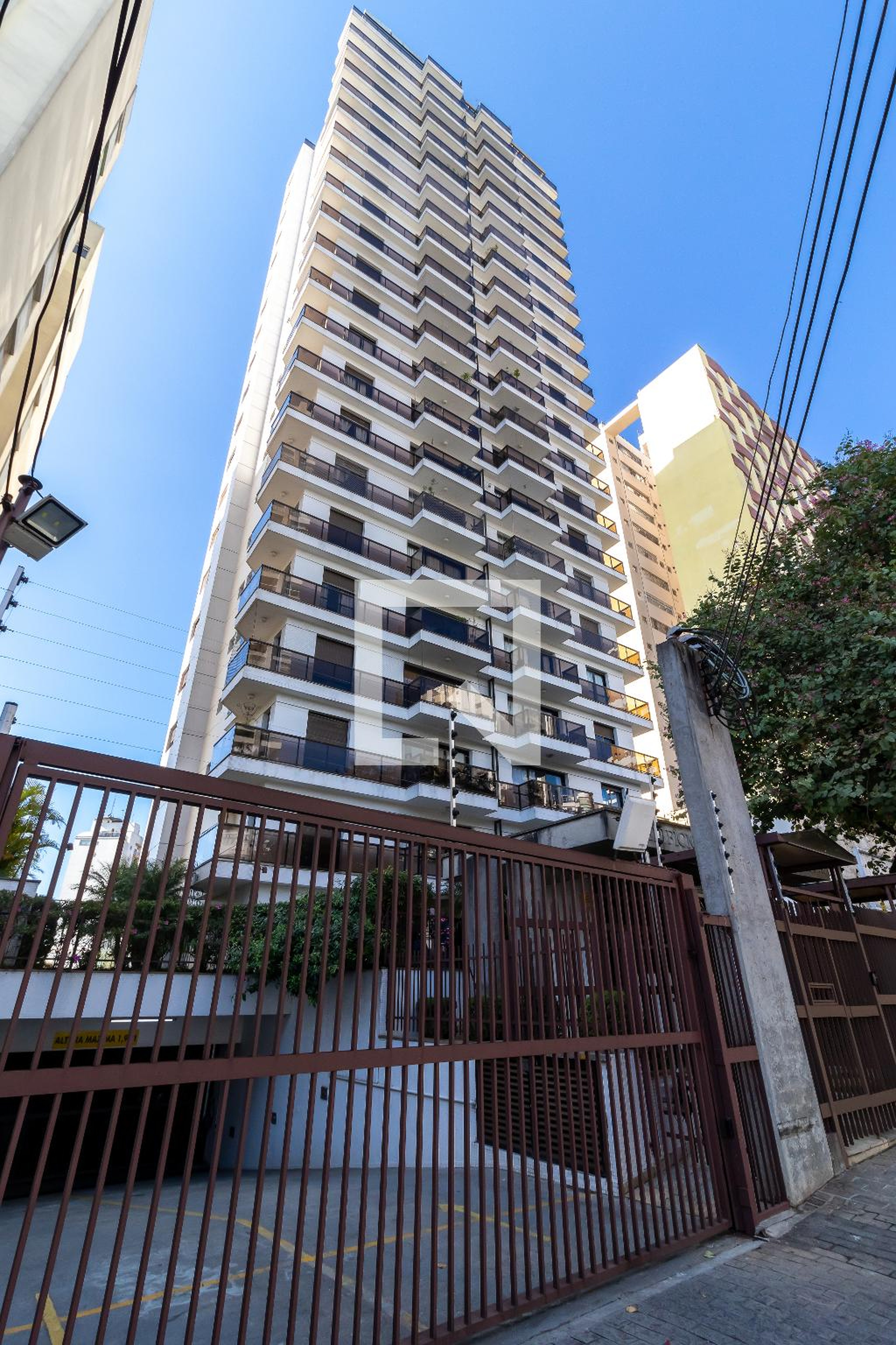 Fachada do Condomínio Condomínio em Rua Voluntarios da Patria, 5